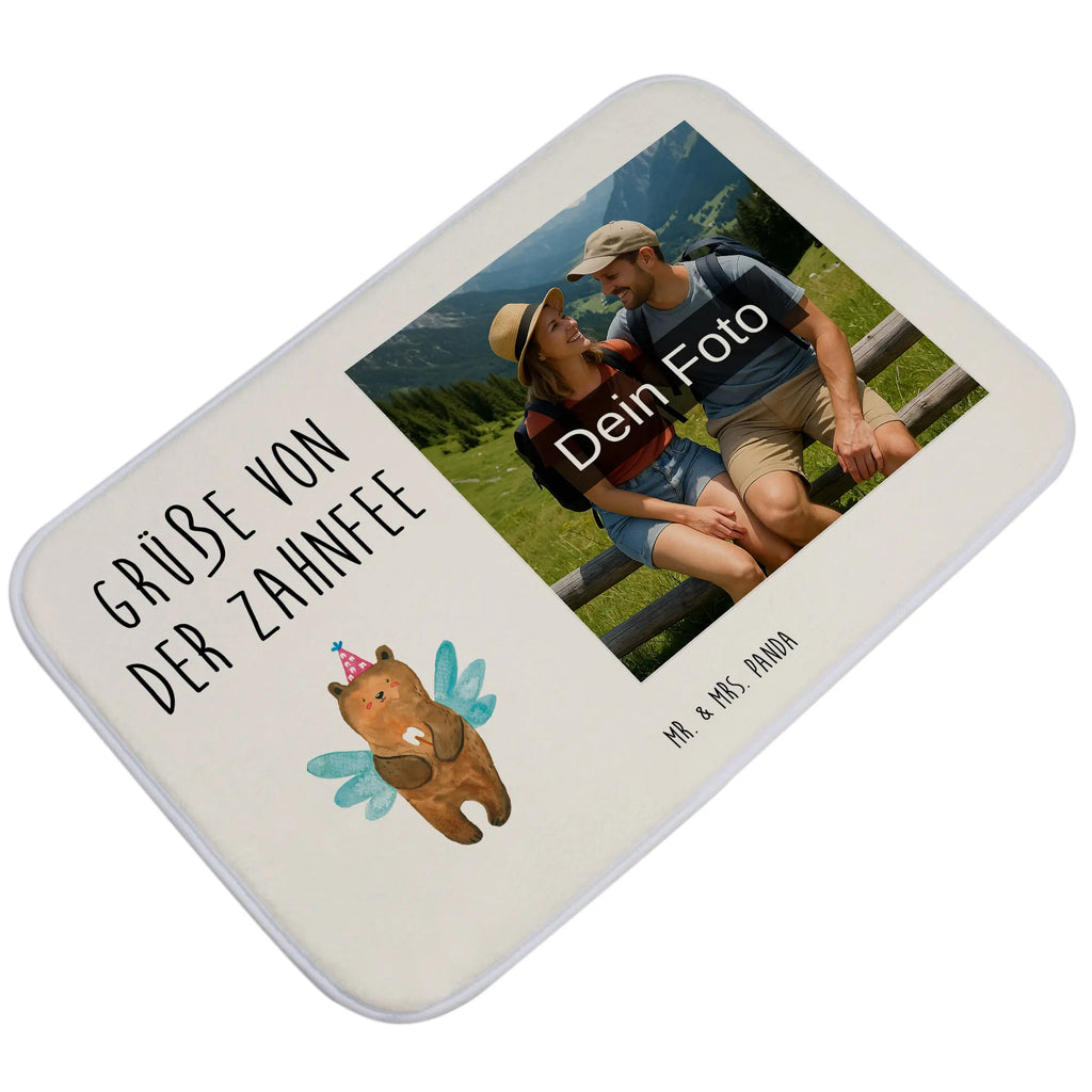 Personalisierte Foto Badematte Bär Zahnfee Badvorleger Mit Fotodruck, Weicher Badvorleger Mit Bild, Badvorleger Mit Bild, Moderner Badvorleger Mit Bild, Badvorleger Groß Mit Foto, Badvorleger Klein Mit Bild, Badematten Set Mit Foto, Rutschfester Badvorleger Mit Foto, Klassischer Badvorleger Mit Foto, Foto Badvorleger Für Dusche, Runder Badvorleger Mit Foto, Badezimmermatte Mit Foto, Badematte mit Foto, Badläufer Mit Bild, Gäste-WC Badvorleger Mit Foto, Gemusterter Badvorleger Mit Bild, Badteppich Mit Bild, Badezimmerteppich Mit Foto, Badvorleger Mit Eigenem Motiv, Badvorleger Mit Foto, Badmatte Waschbar Mit Foto, Saugfähiger Badvorleger Mit Foto, Bad Fußmatte Mit Bild, Weißer Badvorleger Mit Foto, Badvorleger Mikrofaser Mit Foto, Werbegeschenk Mit Foto, Waschbarer Badvorleger Mit Foto, Duschvorleger Mit Foto, Badvorleger Mit Eigenem Foto, Badezimmer Matte Mit Foto, Badvorleger Für Badewanne Mit Bild, Schwarzer Badvorleger Mit Bild, Rechteckiger Badvorleger Mit Bild, Badgarnitur Mit Foto, Werbegeschenk Mit Logo, Badvorleger Selbst Gestalten Mit Foto, Badematte Rutschfest Mit Foto, Vintage Badvorleger Mit Foto, Badematte Selber Gestalten, Badvorleger Mit Wunschbild, Firmengeschenk Mit Eigenem Logo, Teppich Fürs Bad Mit Eigenem Bild, Personaliserter Badvorleger Mit Foto, Design Badvorleger Mit Eigenem Foto, Badvorleger Baumwolle Mit Bild, Teddy, Bär, Teddybär, Milchzahn, Erster Zahn, Zahnfee, Fee