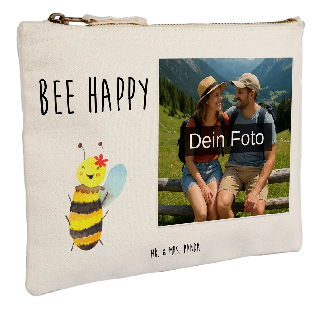 Personalisierte Foto Schminktasche Biene Happy Schminktasche Mit Foto, Personalisierte Schminktasche Mit Foto, Schminktasche Mit Eigenem Bild, Schminktasche Mit Wunschfoto, Kosmetiktasche Mit Foto, Make-Up Tasche Mit Foto, Schminktäschchen Mit Bild, Schminkbeutel Mit Fotodruck, Kulturbeutel Damen Mit Foto, Kosmetiktasche Damen Mit Bild, Schminktasche Klein Mit Foto, Schminktasche Groß Mit Bild, Schminktasche Reise Mit Foto, Schminktasche Für Unterwegs Mit Foto, Schminktasche Zum Aufhängen Mit Bild, Schminktasche Mit Reißverschluss Und Foto, Schminktasche Mit Fächern Und Bild, Schminktasche Stoff Mit Eigenem Foto, Schminktasche Leder Mit Fotodruck, Schminktasche Nachhaltig Mit Bild, Schminktasche Mit Muster Und Foto, Schminktasche Blumen Mit Foto, Schminktasche Tiermotiv Mit Eigenem Bild, Kosmetiktasche Für Handtasche Mit Foto, Kosmetiktasche Zum Mitnehmen Mit Bild, Kosmetiktasche Organizer Mit Foto, Reise-Kosmetiktasche Mit Eigenem Motiv, Schminktasche Geschenk Mit Foto, Schminktasche Für Teenager Mit Bild, Schminktasche Für Mädchen Mit Foto, Aufbewahrung Für Schminke Mit Foto, Stifteaufbewahrung Mit Bild, Stiftetasche Mit Eigenem Foto, Biene, Wespe, Hummel