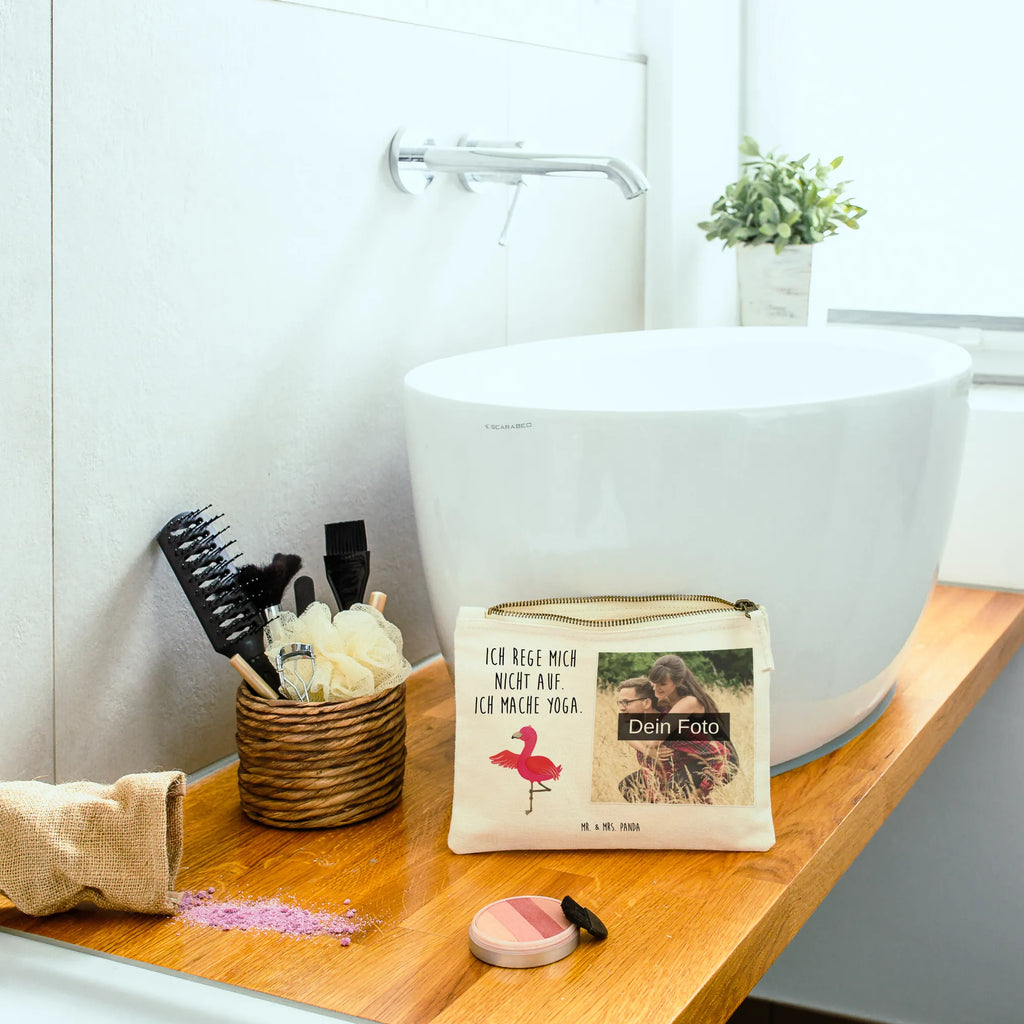 Personalisierte Foto Schminktasche Flamingo Yoga Schminktasche Mit Foto, Personalisierte Schminktasche Mit Foto, Schminktasche Mit Eigenem Bild, Schminktasche Mit Wunschfoto, Kosmetiktasche Mit Foto, Make-Up Tasche Mit Foto, Schminktäschchen Mit Bild, Schminkbeutel Mit Fotodruck, Kulturbeutel Damen Mit Foto, Kosmetiktasche Damen Mit Bild, Schminktasche Klein Mit Foto, Schminktasche Groß Mit Bild, Schminktasche Reise Mit Foto, Schminktasche Für Unterwegs Mit Foto, Schminktasche Zum Aufhängen Mit Bild, Schminktasche Mit Reißverschluss Und Foto, Schminktasche Mit Fächern Und Bild, Schminktasche Stoff Mit Eigenem Foto, Schminktasche Leder Mit Fotodruck, Schminktasche Nachhaltig Mit Bild, Schminktasche Mit Muster Und Foto, Schminktasche Blumen Mit Foto, Schminktasche Tiermotiv Mit Eigenem Bild, Kosmetiktasche Für Handtasche Mit Foto, Kosmetiktasche Zum Mitnehmen Mit Bild, Kosmetiktasche Organizer Mit Foto, Reise-Kosmetiktasche Mit Eigenem Motiv, Schminktasche Geschenk Mit Foto, Schminktasche Für Teenager Mit Bild, Schminktasche Für Mädchen Mit Foto, Aufbewahrung Für Schminke Mit Foto, Stifteaufbewahrung Mit Bild, Stiftetasche Mit Eigenem Foto, Flamingo, Vogel, Yoga, Namaste, Achtsamkeit, Yoga-Übung, Entspannung, Ärger, Aufregen, Tiefenentspannung