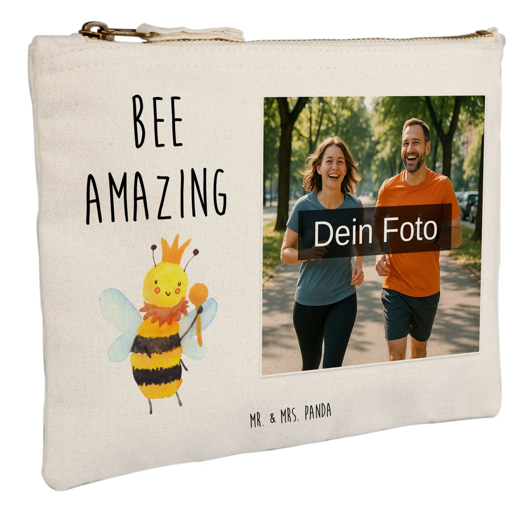 Personalisierte Foto Schminktasche Biene König Schminktasche Mit Foto, Personalisierte Schminktasche Mit Foto, Schminktasche Mit Eigenem Bild, Schminktasche Mit Wunschfoto, Kosmetiktasche Mit Foto, Make-Up Tasche Mit Foto, Schminktäschchen Mit Bild, Schminkbeutel Mit Fotodruck, Kulturbeutel Damen Mit Foto, Kosmetiktasche Damen Mit Bild, Schminktasche Klein Mit Foto, Schminktasche Groß Mit Bild, Schminktasche Reise Mit Foto, Schminktasche Für Unterwegs Mit Foto, Schminktasche Zum Aufhängen Mit Bild, Schminktasche Mit Reißverschluss Und Foto, Schminktasche Mit Fächern Und Bild, Schminktasche Stoff Mit Eigenem Foto, Schminktasche Leder Mit Fotodruck, Schminktasche Nachhaltig Mit Bild, Schminktasche Mit Muster Und Foto, Schminktasche Blumen Mit Foto, Schminktasche Tiermotiv Mit Eigenem Bild, Kosmetiktasche Für Handtasche Mit Foto, Kosmetiktasche Zum Mitnehmen Mit Bild, Kosmetiktasche Organizer Mit Foto, Reise-Kosmetiktasche Mit Eigenem Motiv, Schminktasche Geschenk Mit Foto, Schminktasche Für Teenager Mit Bild, Schminktasche Für Mädchen Mit Foto, Aufbewahrung Für Schminke Mit Foto, Stifteaufbewahrung Mit Bild, Stiftetasche Mit Eigenem Foto, Biene, Wespe, Hummel