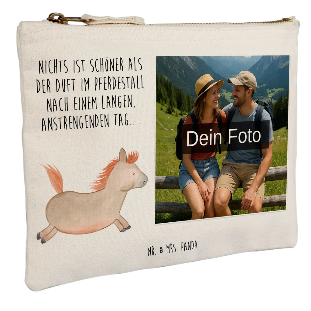 Personalisierte Foto Schminktasche Pferd Springen Kosmetiktasche Damen Mit Bild, Schminktasche Groß Mit Bild, Schminktasche Stoff Mit Eigenem Foto, Stifteaufbewahrung Mit Bild, Stiftetasche Mit Eigenem Foto, Personalisierte Schminktasche Mit Foto, Schminktasche Nachhaltig Mit Bild, Schminktasche Klein Mit Foto, Kulturbeutel Damen Mit Foto, Schminktasche Leder Mit Fotodruck, Schminktasche Mit Muster Und Foto, Schminktasche Reise Mit Foto, Schminktasche Zum Aufhängen Mit Bild, Schminktasche Blumen Mit Foto, Make-Up Tasche Mit Foto, Schminktasche Mit Wunschfoto, Kosmetiktasche Zum Mitnehmen Mit Bild, Schminktasche Mit Foto, Schminktasche Mit Fächern Und Bild, Schminktasche Für Teenager Mit Bild, Kosmetiktasche Für Handtasche Mit Foto, Schminktasche Geschenk Mit Foto, Schminktasche Tiermotiv Mit Eigenem Bild, Kosmetiktasche Organizer Mit Foto, Schminkbeutel Mit Fotodruck, Schminktasche Für Unterwegs Mit Foto, Kosmetiktasche Mit Foto, Schminktasche Mit Reißverschluss Und Foto, Reise-Kosmetiktasche Mit Eigenem Motiv, Schminktasche Für Mädchen Mit Foto, Schminktasche Mit Eigenem Bild, Aufbewahrung Für Schminke Mit Foto, Schminktäschchen Mit Bild, Bauernhof, Hoftiere, Landwirt, Landwirtin, Pferde, ausreiten, Pferdebesitzer, Stall, Pferdestall, Pferd, reiten, Pony