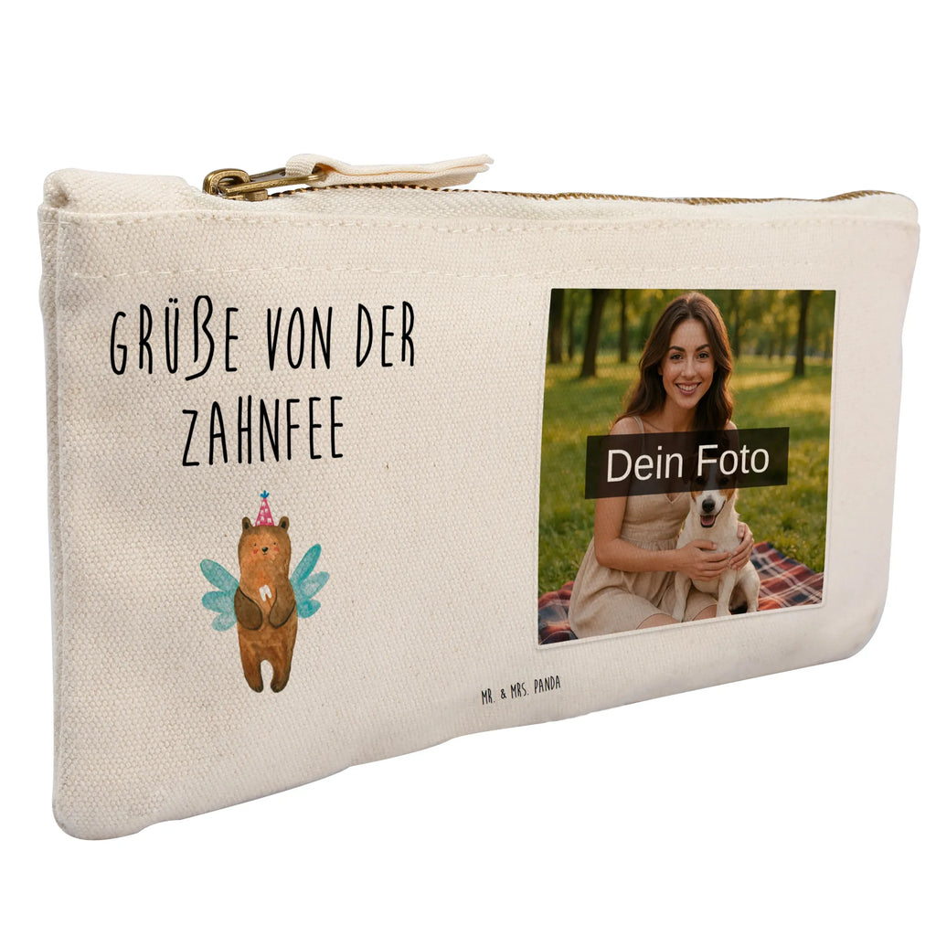 Personalisierte Foto Schminktasche Bär Zahnfee Personalisierte Schminktasche Mit Foto, Stiftetasche Mit Eigenem Foto, Schminktasche Tiermotiv Mit Eigenem Bild, Schminktasche Geschenk Mit Foto, Schminktasche Mit Eigenem Bild, Make-Up Tasche Mit Foto, Kosmetiktasche Für Handtasche Mit Foto, Schminktasche Mit Foto, Kulturbeutel Damen Mit Foto, Schminktasche Für Teenager Mit Bild, Schminktasche Zum Aufhängen Mit Bild, Stifteaufbewahrung Mit Bild, Reise-Kosmetiktasche Mit Eigenem Motiv, Kosmetiktasche Mit Foto, Schminktasche Mit Fächern Und Bild, Schminktasche Reise Mit Foto, Schminktasche Nachhaltig Mit Bild, Schminkbeutel Mit Fotodruck, Schminktasche Mit Wunschfoto, Schminktasche Leder Mit Fotodruck, Kosmetiktasche Damen Mit Bild, Schminktasche Mit Reißverschluss Und Foto, Schminktasche Stoff Mit Eigenem Foto, Schminktasche Klein Mit Foto, Schminktasche Für Mädchen Mit Foto, Kosmetiktasche Zum Mitnehmen Mit Bild, Schminktasche Blumen Mit Foto, Schminktasche Mit Muster Und Foto, Schminktasche Groß Mit Bild, Schminktäschchen Mit Bild, Schminktasche Für Unterwegs Mit Foto, Aufbewahrung Für Schminke Mit Foto, Kosmetiktasche Organizer Mit Foto, Bär, Teddy, Teddybär, Fee, Zahnfee, Milchzahn, Erster Zahn