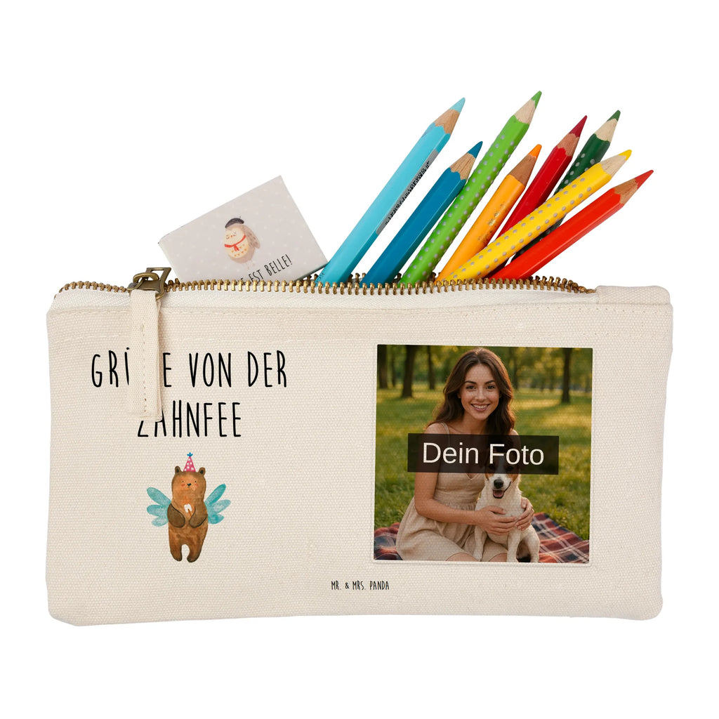 Personalisierte Foto Schminktasche Bär Zahnfee Personalisierte Schminktasche Mit Foto, Stiftetasche Mit Eigenem Foto, Schminktasche Tiermotiv Mit Eigenem Bild, Schminktasche Geschenk Mit Foto, Schminktasche Mit Eigenem Bild, Make-Up Tasche Mit Foto, Kosmetiktasche Für Handtasche Mit Foto, Schminktasche Mit Foto, Kulturbeutel Damen Mit Foto, Schminktasche Für Teenager Mit Bild, Schminktasche Zum Aufhängen Mit Bild, Stifteaufbewahrung Mit Bild, Reise-Kosmetiktasche Mit Eigenem Motiv, Kosmetiktasche Mit Foto, Schminktasche Mit Fächern Und Bild, Schminktasche Reise Mit Foto, Schminktasche Nachhaltig Mit Bild, Schminkbeutel Mit Fotodruck, Schminktasche Mit Wunschfoto, Schminktasche Leder Mit Fotodruck, Kosmetiktasche Damen Mit Bild, Schminktasche Mit Reißverschluss Und Foto, Schminktasche Stoff Mit Eigenem Foto, Schminktasche Klein Mit Foto, Schminktasche Für Mädchen Mit Foto, Kosmetiktasche Zum Mitnehmen Mit Bild, Schminktasche Blumen Mit Foto, Schminktasche Mit Muster Und Foto, Schminktasche Groß Mit Bild, Schminktäschchen Mit Bild, Schminktasche Für Unterwegs Mit Foto, Aufbewahrung Für Schminke Mit Foto, Kosmetiktasche Organizer Mit Foto, Bär, Teddy, Teddybär, Fee, Zahnfee, Milchzahn, Erster Zahn