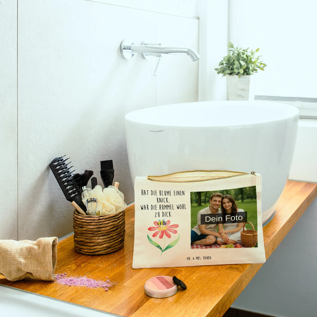 Personalisierte Foto Schminktasche Hummel Blume Schminktasche Klein Mit Foto, Kosmetiktasche Damen Mit Bild, Kosmetiktasche Organizer Mit Foto, Aufbewahrung Für Schminke Mit Foto, Stiftetasche Mit Eigenem Foto, Schminktasche Mit Eigenem Bild, Schminktasche Für Unterwegs Mit Foto, Schminktasche Groß Mit Bild, Make-Up Tasche Mit Foto, Kosmetiktasche Mit Foto, Schminktasche Blumen Mit Foto, Schminktasche Tiermotiv Mit Eigenem Bild, Schminktasche Mit Reißverschluss Und Foto, Schminkbeutel Mit Fotodruck, Schminktasche Mit Wunschfoto, Schminktäschchen Mit Bild, Schminktasche Mit Foto, Kosmetiktasche Zum Mitnehmen Mit Bild, Schminktasche Mit Muster Und Foto, Schminktasche Reise Mit Foto, Kulturbeutel Damen Mit Foto, Reise-Kosmetiktasche Mit Eigenem Motiv, Personalisierte Schminktasche Mit Foto, Stifteaufbewahrung Mit Bild, Schminktasche Leder Mit Fotodruck, Schminktasche Mit Fächern Und Bild, Schminktasche Für Teenager Mit Bild, Schminktasche Geschenk Mit Foto, Schminktasche Stoff Mit Eigenem Foto, Schminktasche Zum Aufhängen Mit Bild, Schminktasche Nachhaltig Mit Bild, Schminktasche Für Mädchen Mit Foto, Kosmetiktasche Für Handtasche Mit Foto, Tiermotive, Gute Laune, lustige Sprüche, Tiere, Hummel, Blume, Biene, Natur, Wespe, Flauschig, Hummeln, Feld
