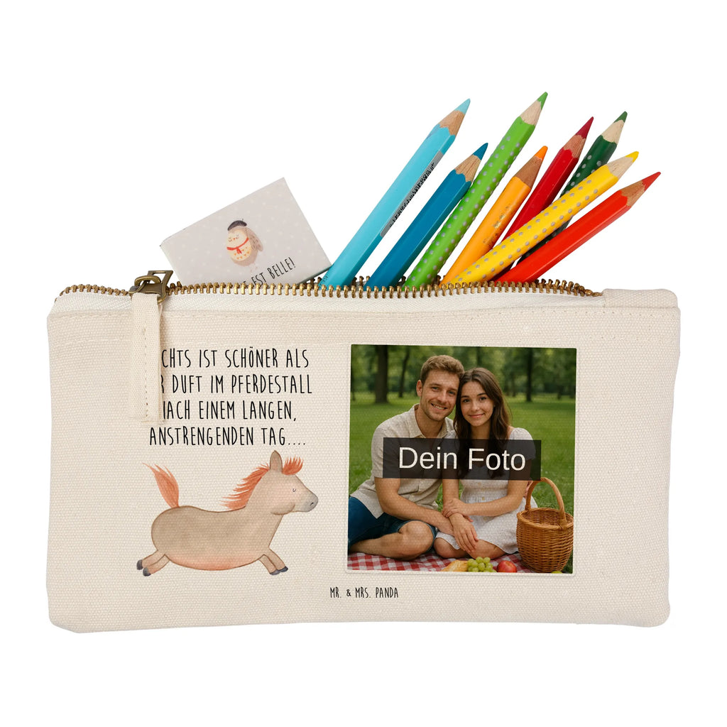 Personalisierte Foto Schminktasche Pferd Springen Kosmetiktasche Damen Mit Bild, Schminktasche Groß Mit Bild, Schminktasche Stoff Mit Eigenem Foto, Stifteaufbewahrung Mit Bild, Stiftetasche Mit Eigenem Foto, Personalisierte Schminktasche Mit Foto, Schminktasche Nachhaltig Mit Bild, Schminktasche Klein Mit Foto, Kulturbeutel Damen Mit Foto, Schminktasche Leder Mit Fotodruck, Schminktasche Mit Muster Und Foto, Schminktasche Reise Mit Foto, Schminktasche Zum Aufhängen Mit Bild, Schminktasche Blumen Mit Foto, Make-Up Tasche Mit Foto, Schminktasche Mit Wunschfoto, Kosmetiktasche Zum Mitnehmen Mit Bild, Schminktasche Mit Foto, Schminktasche Mit Fächern Und Bild, Schminktasche Für Teenager Mit Bild, Kosmetiktasche Für Handtasche Mit Foto, Schminktasche Geschenk Mit Foto, Schminktasche Tiermotiv Mit Eigenem Bild, Kosmetiktasche Organizer Mit Foto, Schminkbeutel Mit Fotodruck, Schminktasche Für Unterwegs Mit Foto, Kosmetiktasche Mit Foto, Schminktasche Mit Reißverschluss Und Foto, Reise-Kosmetiktasche Mit Eigenem Motiv, Schminktasche Für Mädchen Mit Foto, Schminktasche Mit Eigenem Bild, Aufbewahrung Für Schminke Mit Foto, Schminktäschchen Mit Bild, Bauernhof, Hoftiere, Landwirt, Landwirtin, Pferde, ausreiten, Pferdebesitzer, Stall, Pferdestall, Pferd, reiten, Pony