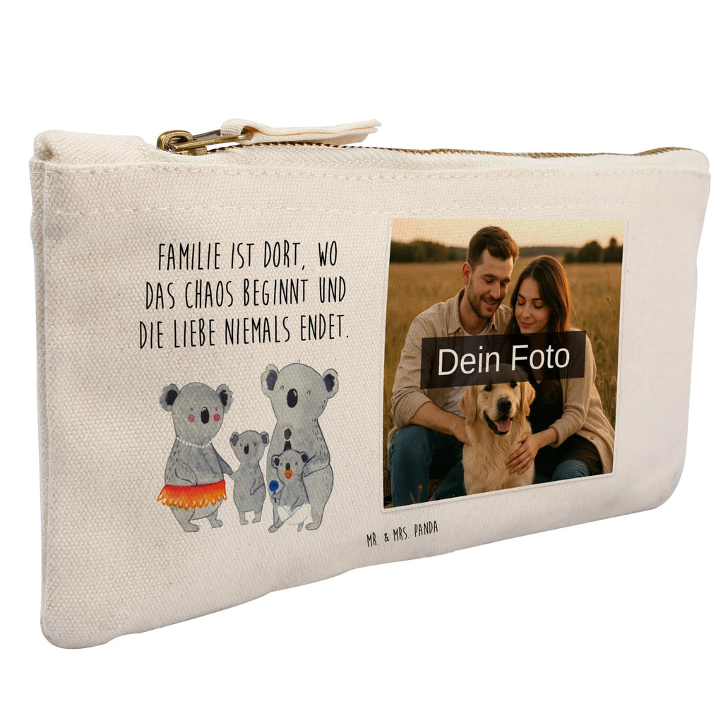 Personalisierte Foto Schminktasche Koala Familie Schminktasche Geschenk Mit Foto, Schminktasche Mit Reißverschluss Und Foto, Schminktasche Reise Mit Foto, Kosmetiktasche Organizer Mit Foto, Reise-Kosmetiktasche Mit Eigenem Motiv, Schminktasche Tiermotiv Mit Eigenem Bild, Schminktasche Mit Wunschfoto, Schminktasche Leder Mit Fotodruck, Personalisierte Schminktasche Mit Foto, Schminktasche Mit Fächern Und Bild, Kosmetiktasche Zum Mitnehmen Mit Bild, Schminktasche Für Mädchen Mit Foto, Kosmetiktasche Damen Mit Bild, Schminktasche Mit Muster Und Foto, Schminktasche Blumen Mit Foto, Stiftetasche Mit Eigenem Foto, Stifteaufbewahrung Mit Bild, Kosmetiktasche Mit Foto, Schminktasche Nachhaltig Mit Bild, Make-Up Tasche Mit Foto, Schminktasche Mit Foto, Schminktasche Für Teenager Mit Bild, Schminktasche Klein Mit Foto, Schminktäschchen Mit Bild, Aufbewahrung Für Schminke Mit Foto, Schminktasche Für Unterwegs Mit Foto, Schminktasche Mit Eigenem Bild, Kulturbeutel Damen Mit Foto, Kosmetiktasche Für Handtasche Mit Foto, Schminktasche Groß Mit Bild, Schminktasche Zum Aufhängen Mit Bild, Schminktasche Stoff Mit Eigenem Foto, Schminkbeutel Mit Fotodruck, Familie, Vatertag, Muttertag, Bruder, Schwester, Mama, Papa, Oma, Opa, Kinder, Koala, Koalas, Geschwister, Familienleben, Family