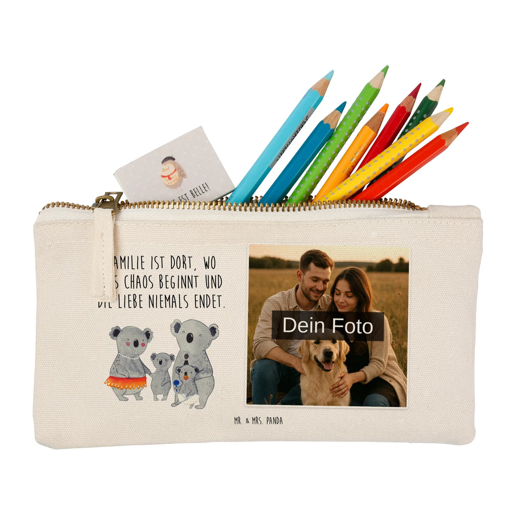 Personalisierte Foto Schminktasche Koala Familie Schminktasche Geschenk Mit Foto, Schminktasche Mit Reißverschluss Und Foto, Schminktasche Reise Mit Foto, Kosmetiktasche Organizer Mit Foto, Reise-Kosmetiktasche Mit Eigenem Motiv, Schminktasche Tiermotiv Mit Eigenem Bild, Schminktasche Mit Wunschfoto, Schminktasche Leder Mit Fotodruck, Personalisierte Schminktasche Mit Foto, Schminktasche Mit Fächern Und Bild, Kosmetiktasche Zum Mitnehmen Mit Bild, Schminktasche Für Mädchen Mit Foto, Kosmetiktasche Damen Mit Bild, Schminktasche Mit Muster Und Foto, Schminktasche Blumen Mit Foto, Stiftetasche Mit Eigenem Foto, Stifteaufbewahrung Mit Bild, Kosmetiktasche Mit Foto, Schminktasche Nachhaltig Mit Bild, Make-Up Tasche Mit Foto, Schminktasche Mit Foto, Schminktasche Für Teenager Mit Bild, Schminktasche Klein Mit Foto, Schminktäschchen Mit Bild, Aufbewahrung Für Schminke Mit Foto, Schminktasche Für Unterwegs Mit Foto, Schminktasche Mit Eigenem Bild, Kulturbeutel Damen Mit Foto, Kosmetiktasche Für Handtasche Mit Foto, Schminktasche Groß Mit Bild, Schminktasche Zum Aufhängen Mit Bild, Schminktasche Stoff Mit Eigenem Foto, Schminkbeutel Mit Fotodruck, Familie, Vatertag, Muttertag, Bruder, Schwester, Mama, Papa, Oma, Opa, Kinder, Koala, Koalas, Geschwister, Familienleben, Family