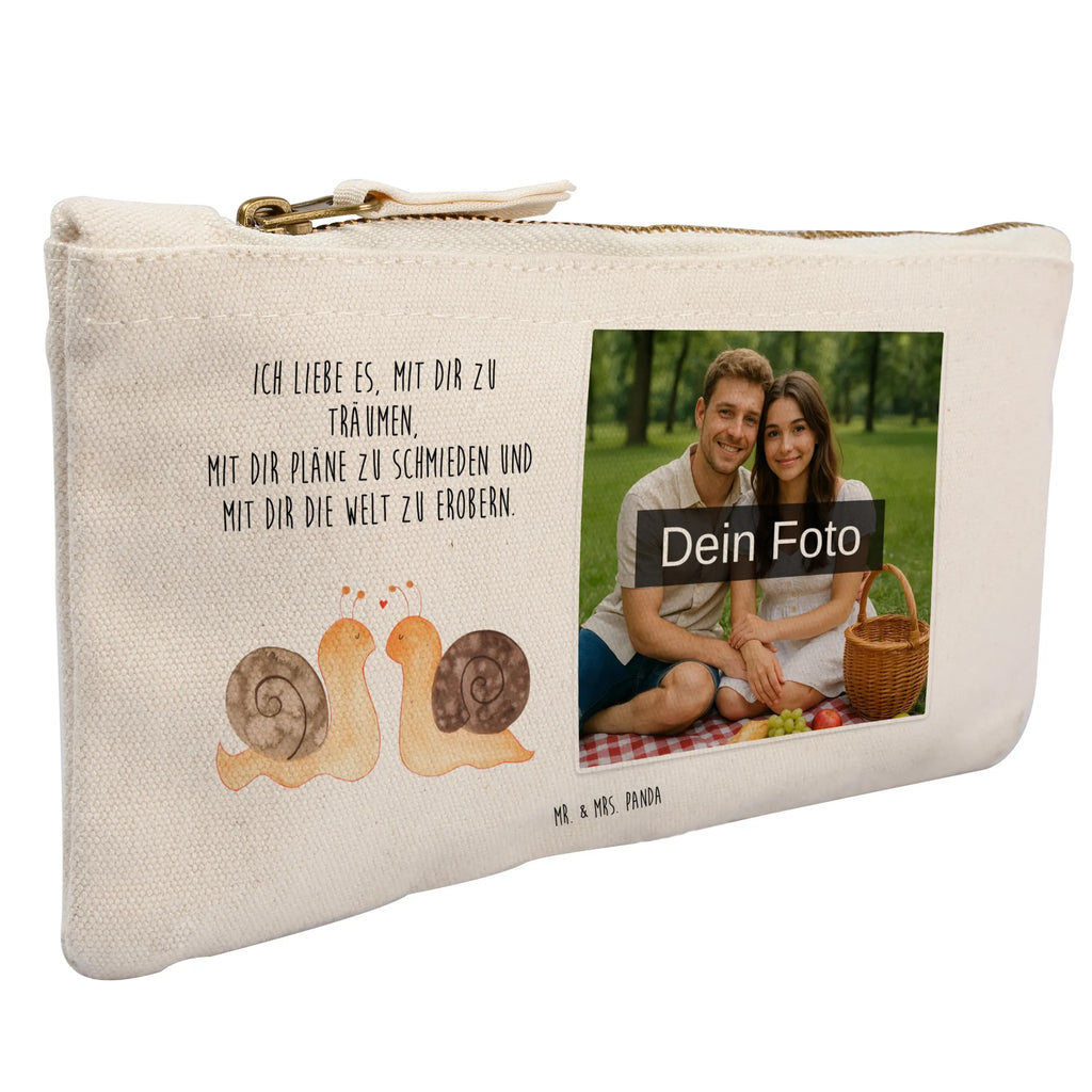 Personalisierte Foto Schminktasche Schnecken Liebe Reise-Kosmetiktasche Mit Eigenem Motiv, Schminkbeutel Mit Fotodruck, Stiftetasche Mit Eigenem Foto, Schminktasche Für Unterwegs Mit Foto, Schminktasche Mit Muster Und Foto, Kulturbeutel Damen Mit Foto, Schminktasche Leder Mit Fotodruck, Schminktasche Mit Wunschfoto, Schminktasche Mit Reißverschluss Und Foto, Make-Up Tasche Mit Foto, Schminktasche Reise Mit Foto, Schminktasche Stoff Mit Eigenem Foto, Schminktasche Groß Mit Bild, Schminktasche Blumen Mit Foto, Schminktasche Für Mädchen Mit Foto, Schminktasche Für Teenager Mit Bild, Schminktasche Tiermotiv Mit Eigenem Bild, Kosmetiktasche Zum Mitnehmen Mit Bild, Schminktasche Klein Mit Foto, Schminktasche Nachhaltig Mit Bild, Schminktasche Geschenk Mit Foto, Stifteaufbewahrung Mit Bild, Personalisierte Schminktasche Mit Foto, Schminktasche Zum Aufhängen Mit Bild, Schminktasche Mit Fächern Und Bild, Schminktasche Mit Foto, Schminktasche Mit Eigenem Bild, Kosmetiktasche Mit Foto, Kosmetiktasche Organizer Mit Foto, Kosmetiktasche Damen Mit Bild, Kosmetiktasche Für Handtasche Mit Foto, Schminktäschchen Mit Bild, Aufbewahrung Für Schminke Mit Foto, Liebe, Partner, Freund, Freundin, Ehemann, Ehefrau, Heiraten, Verlobung, Heiratsantrag, Liebesgeschenk, Jahrestag, Hocheitstag