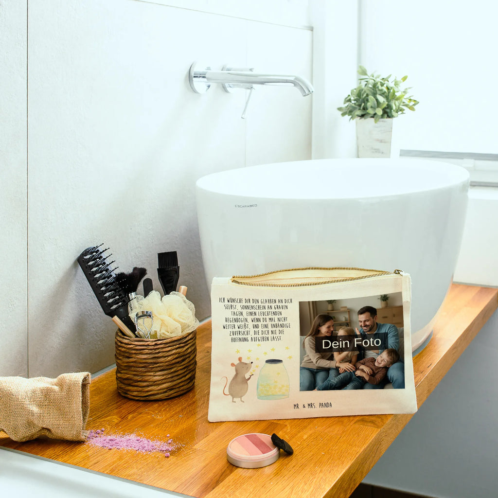 Personalisierte Foto Schminktasche Maus Sterne Schminktasche Geschenk Mit Foto, Kosmetiktasche Für Handtasche Mit Foto, Schminktasche Für Mädchen Mit Foto, Kosmetiktasche Damen Mit Bild, Kosmetiktasche Mit Foto, Aufbewahrung Für Schminke Mit Foto, Schminktasche Tiermotiv Mit Eigenem Bild, Schminktasche Zum Aufhängen Mit Bild, Schminktasche Stoff Mit Eigenem Foto, Schminktasche Mit Fächern Und Bild, Reise-Kosmetiktasche Mit Eigenem Motiv, Schminktasche Klein Mit Foto, Schminktasche Mit Eigenem Bild, Stiftetasche Mit Eigenem Foto, Schminktasche Nachhaltig Mit Bild, Personalisierte Schminktasche Mit Foto, Schminktasche Groß Mit Bild, Kosmetiktasche Organizer Mit Foto, Schminktasche Leder Mit Fotodruck, Schminktasche Mit Reißverschluss Und Foto, Schminktäschchen Mit Bild, Schminktasche Mit Foto, Kulturbeutel Damen Mit Foto, Stifteaufbewahrung Mit Bild, Schminktasche Reise Mit Foto, Kosmetiktasche Zum Mitnehmen Mit Bild, Schminktasche Mit Wunschfoto, Schminktasche Für Unterwegs Mit Foto, Schminktasche Mit Muster Und Foto, Schminktasche Für Teenager Mit Bild, Schminkbeutel Mit Fotodruck, Make-Up Tasche Mit Foto, Schminktasche Blumen Mit Foto, Tiermotive, Gute Laune, lustige Sprüche, Tiere, Taufe, Schwangerschaft, Sterne, Träume, Geburtstag, Taufgeschenk, Maus, Kind, Geburt, Kindergeburtstag, Hoffnung, Wunsch, erstes Kind