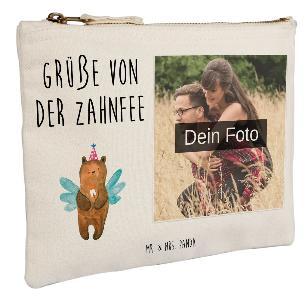 Personalisierte Foto Schminktasche Bär Zahnfee Personalisierte Schminktasche Mit Foto, Stiftetasche Mit Eigenem Foto, Schminktasche Tiermotiv Mit Eigenem Bild, Schminktasche Geschenk Mit Foto, Schminktasche Mit Eigenem Bild, Make-Up Tasche Mit Foto, Kosmetiktasche Für Handtasche Mit Foto, Schminktasche Mit Foto, Kulturbeutel Damen Mit Foto, Schminktasche Für Teenager Mit Bild, Schminktasche Zum Aufhängen Mit Bild, Stifteaufbewahrung Mit Bild, Reise-Kosmetiktasche Mit Eigenem Motiv, Kosmetiktasche Mit Foto, Schminktasche Mit Fächern Und Bild, Schminktasche Reise Mit Foto, Schminktasche Nachhaltig Mit Bild, Schminkbeutel Mit Fotodruck, Schminktasche Mit Wunschfoto, Schminktasche Leder Mit Fotodruck, Kosmetiktasche Damen Mit Bild, Schminktasche Mit Reißverschluss Und Foto, Schminktasche Stoff Mit Eigenem Foto, Schminktasche Klein Mit Foto, Schminktasche Für Mädchen Mit Foto, Kosmetiktasche Zum Mitnehmen Mit Bild, Schminktasche Blumen Mit Foto, Schminktasche Mit Muster Und Foto, Schminktasche Groß Mit Bild, Schminktäschchen Mit Bild, Schminktasche Für Unterwegs Mit Foto, Aufbewahrung Für Schminke Mit Foto, Kosmetiktasche Organizer Mit Foto, Bär, Teddy, Teddybär, Fee, Zahnfee, Milchzahn, Erster Zahn