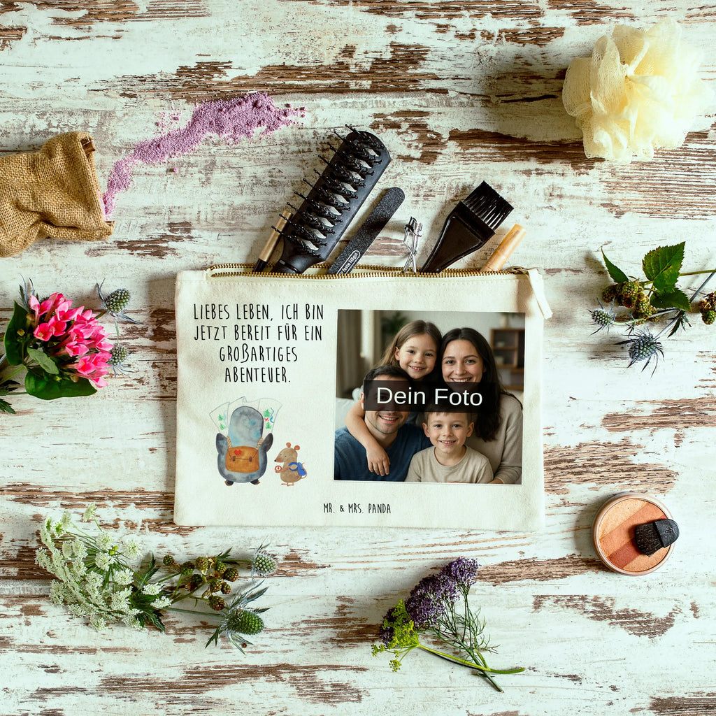 Personalisierte Foto Schminktasche Pinguin & Maus Wanderer Schminktäschchen Mit Bild, Schminktasche Groß Mit Bild, Stifteaufbewahrung Mit Bild, Schminkbeutel Mit Fotodruck, Kulturbeutel Damen Mit Foto, Schminktasche Blumen Mit Foto, Schminktasche Mit Wunschfoto, Schminktasche Leder Mit Fotodruck, Schminktasche Geschenk Mit Foto, Schminktasche Klein Mit Foto, Schminktasche Für Teenager Mit Bild, Stiftetasche Mit Eigenem Foto, Schminktasche Nachhaltig Mit Bild, Schminktasche Mit Reißverschluss Und Foto, Schminktasche Mit Foto, Schminktasche Mit Eigenem Bild, Kosmetiktasche Für Handtasche Mit Foto, Schminktasche Mit Fächern Und Bild, Schminktasche Mit Muster Und Foto, Schminktasche Tiermotiv Mit Eigenem Bild, Schminktasche Zum Aufhängen Mit Bild, Schminktasche Reise Mit Foto, Reise-Kosmetiktasche Mit Eigenem Motiv, Kosmetiktasche Zum Mitnehmen Mit Bild, Schminktasche Stoff Mit Eigenem Foto, Kosmetiktasche Organizer Mit Foto, Kosmetiktasche Damen Mit Bild, Schminktasche Für Mädchen Mit Foto, Personalisierte Schminktasche Mit Foto, Make-Up Tasche Mit Foto, Aufbewahrung Für Schminke Mit Foto, Kosmetiktasche Mit Foto, Schminktasche Für Unterwegs Mit Foto, Pinguin, Wanderlust, Abenteurer, wandern, Roadtrip, Ausflug, Pinguine, Abenteuer