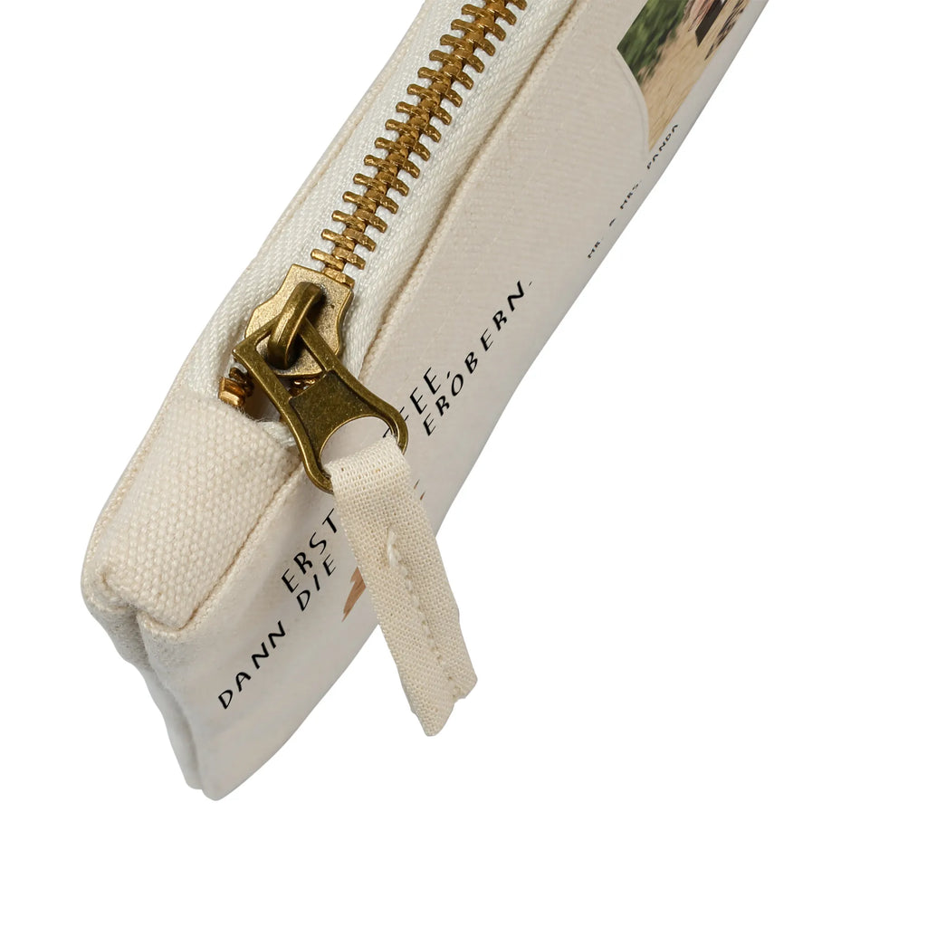 Personalisierte Foto Schminktasche Bär Kaffee Make-Up Tasche Mit Foto, Kosmetiktasche Damen Mit Bild, Reise-Kosmetiktasche Mit Eigenem Motiv, Aufbewahrung Für Schminke Mit Foto, Schminktasche Mit Eigenem Bild, Schminktasche Blumen Mit Foto, Schminkbeutel Mit Fotodruck, Schminktasche Klein Mit Foto, Schminktasche Für Mädchen Mit Foto, Schminktasche Mit Wunschfoto, Personalisierte Schminktasche Mit Foto, Schminktasche Für Teenager Mit Bild, Schminktasche Nachhaltig Mit Bild, Schminktasche Für Unterwegs Mit Foto, Schminktasche Tiermotiv Mit Eigenem Bild, Schminktasche Mit Muster Und Foto, Schminktasche Mit Reißverschluss Und Foto, Kosmetiktasche Für Handtasche Mit Foto, Kosmetiktasche Mit Foto, Schminktasche Stoff Mit Eigenem Foto, Stifteaufbewahrung Mit Bild, Kosmetiktasche Organizer Mit Foto, Kulturbeutel Damen Mit Foto, Schminktasche Leder Mit Fotodruck, Schminktasche Groß Mit Bild, Schminktasche Mit Fächern Und Bild, Kosmetiktasche Zum Mitnehmen Mit Bild, Schminktäschchen Mit Bild, Schminktasche Geschenk Mit Foto, Schminktasche Zum Aufhängen Mit Bild, Schminktasche Reise Mit Foto, Stiftetasche Mit Eigenem Foto, Schminktasche Mit Foto, Bär, Teddy, Teddybär, Bären, Coffee, Morgenroutine, Welt retten, guten Morgen, Welt erobern, Motivation, Kaffee