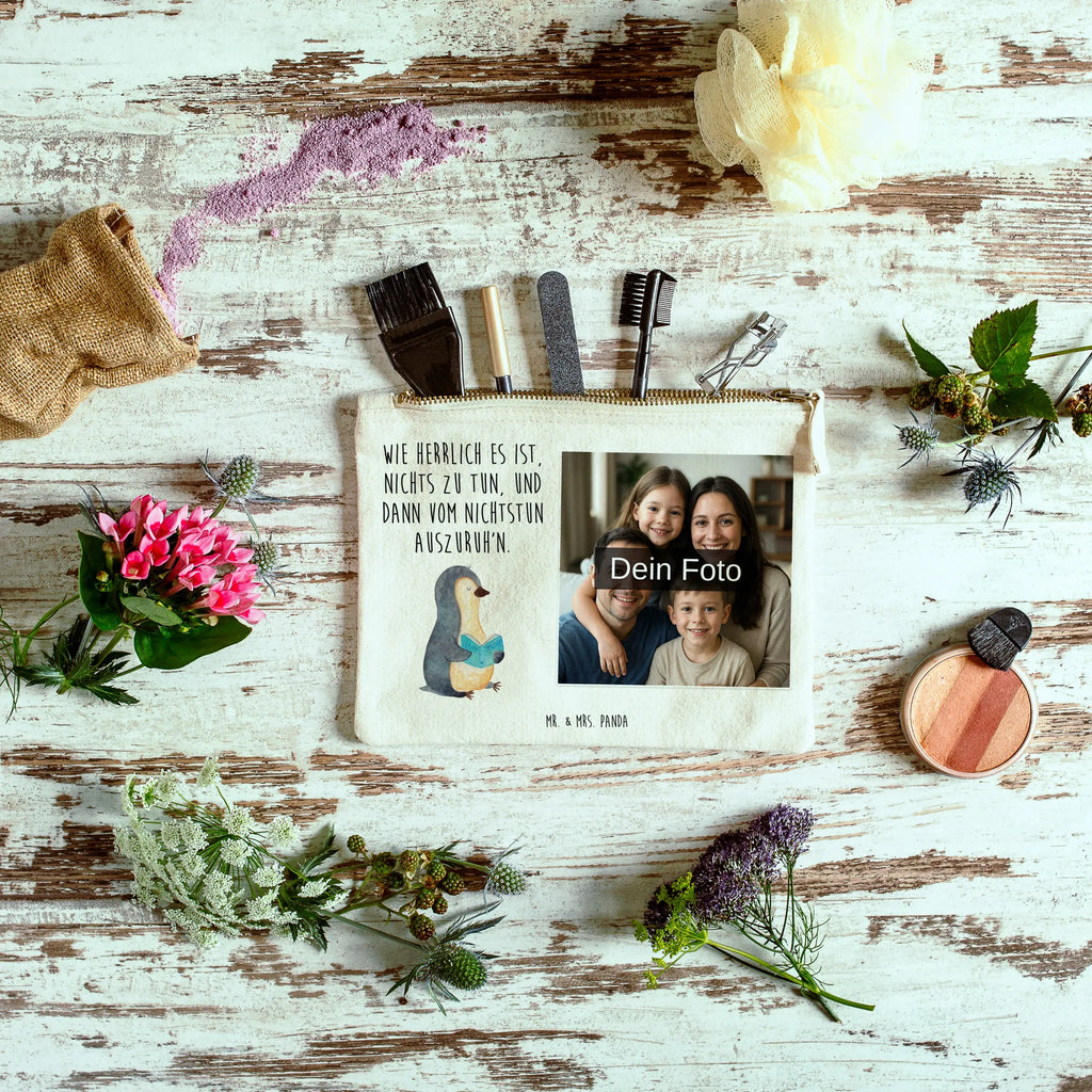 Personalisierte Foto Schminktasche Pinguin Buch Schminktasche Reise Mit Foto, Stiftetasche Mit Eigenem Foto, Kosmetiktasche Für Handtasche Mit Foto, Schminktasche Für Teenager Mit Bild, Schminktasche Mit Fächern Und Bild, Reise-Kosmetiktasche Mit Eigenem Motiv, Schminktasche Mit Muster Und Foto, Schminktasche Blumen Mit Foto, Kosmetiktasche Zum Mitnehmen Mit Bild, Aufbewahrung Für Schminke Mit Foto, Schminktasche Geschenk Mit Foto, Kosmetiktasche Damen Mit Bild, Schminktasche Groß Mit Bild, Schminktasche Stoff Mit Eigenem Foto, Schminktasche Leder Mit Fotodruck, Make-Up Tasche Mit Foto, Schminktäschchen Mit Bild, Kosmetiktasche Mit Foto, Personalisierte Schminktasche Mit Foto, Schminktasche Für Mädchen Mit Foto, Schminktasche Klein Mit Foto, Schminktasche Mit Foto, Schminktasche Mit Eigenem Bild, Schminktasche Mit Wunschfoto, Schminktasche Für Unterwegs Mit Foto, Schminktasche Zum Aufhängen Mit Bild, Schminktasche Tiermotiv Mit Eigenem Bild, Schminkbeutel Mit Fotodruck, Stifteaufbewahrung Mit Bild, Schminktasche Mit Reißverschluss Und Foto, Kulturbeutel Damen Mit Foto, Schminktasche Nachhaltig Mit Bild, Kosmetiktasche Organizer Mit Foto, Pinguin, Lesen, Freizeit, Faulenzen, Pinguine, Ferien, Bücherwurm, Buch, Nichtstun, Urlaub