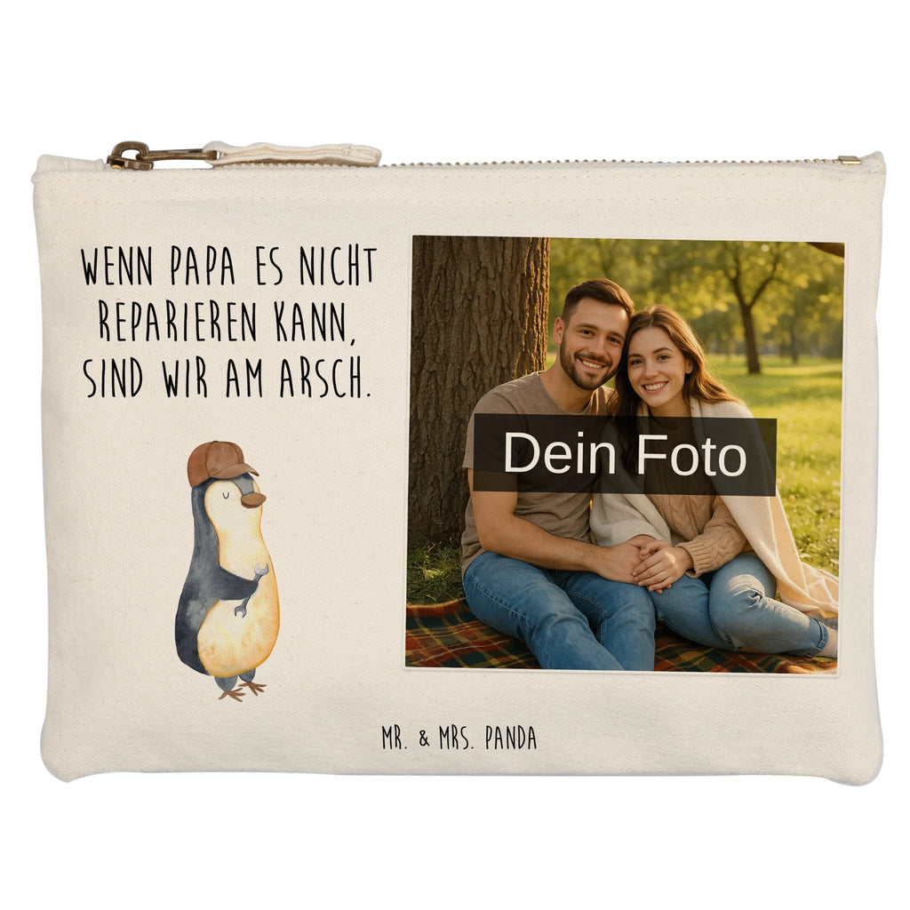 Personalisierte Foto Schminktasche Wenn Papa es nicht reparieren kann, sind wir am Arsch Schminktasche Mit Reißverschluss Und Foto, Kosmetiktasche Mit Foto, Personalisierte Schminktasche Mit Foto, Kosmetiktasche Zum Mitnehmen Mit Bild, Schminktasche Mit Foto, Kulturbeutel Damen Mit Foto, Schminktasche Für Unterwegs Mit Foto, Schminktasche Klein Mit Foto, Kosmetiktasche Organizer Mit Foto, Schminktasche Für Teenager Mit Bild, Kosmetiktasche Für Handtasche Mit Foto, Reise-Kosmetiktasche Mit Eigenem Motiv, Stiftetasche Mit Eigenem Foto, Schminkbeutel Mit Fotodruck, Schminktasche Reise Mit Foto, Make-Up Tasche Mit Foto, Schminktasche Mit Muster Und Foto, Schminktasche Leder Mit Fotodruck, Schminktäschchen Mit Bild, Schminktasche Geschenk Mit Foto, Kosmetiktasche Damen Mit Bild, Schminktasche Zum Aufhängen Mit Bild, Schminktasche Groß Mit Bild, Schminktasche Nachhaltig Mit Bild, Stifteaufbewahrung Mit Bild, Schminktasche Mit Eigenem Bild, Schminktasche Tiermotiv Mit Eigenem Bild, Schminktasche Stoff Mit Eigenem Foto, Schminktasche Für Mädchen Mit Foto, Schminktasche Blumen Mit Foto, Schminktasche Mit Fächern Und Bild, Schminktasche Mit Wunschfoto, Aufbewahrung Für Schminke Mit Foto, Familie, Vatertag, Muttertag, Bruder, Schwester, Mama, Papa, Oma, Opa, Geschenk Papa, Vater, Bester Papa der Welt