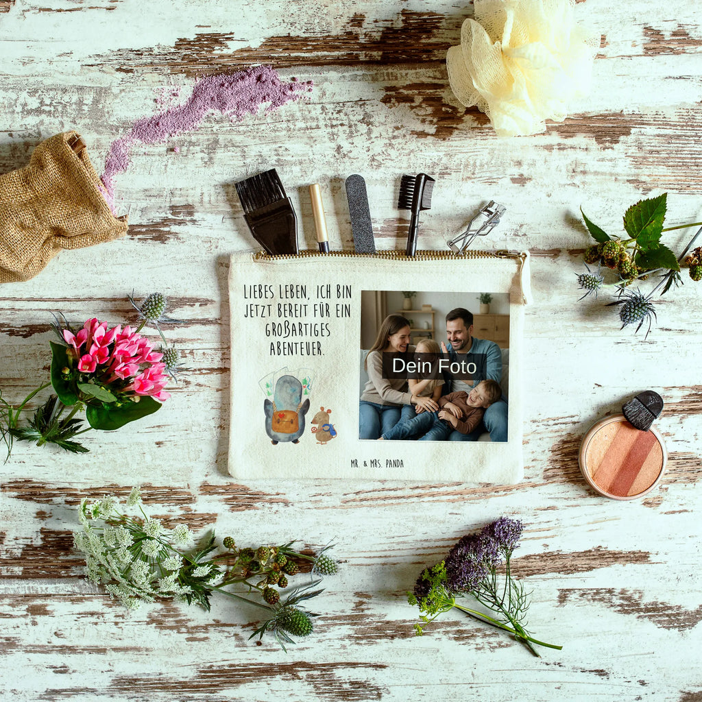 Personalisierte Foto Schminktasche Pinguin & Maus Wanderer Schminktäschchen Mit Bild, Schminktasche Groß Mit Bild, Stifteaufbewahrung Mit Bild, Schminkbeutel Mit Fotodruck, Kulturbeutel Damen Mit Foto, Schminktasche Blumen Mit Foto, Schminktasche Mit Wunschfoto, Schminktasche Leder Mit Fotodruck, Schminktasche Geschenk Mit Foto, Schminktasche Klein Mit Foto, Schminktasche Für Teenager Mit Bild, Stiftetasche Mit Eigenem Foto, Schminktasche Nachhaltig Mit Bild, Schminktasche Mit Reißverschluss Und Foto, Schminktasche Mit Foto, Schminktasche Mit Eigenem Bild, Kosmetiktasche Für Handtasche Mit Foto, Schminktasche Mit Fächern Und Bild, Schminktasche Mit Muster Und Foto, Schminktasche Tiermotiv Mit Eigenem Bild, Schminktasche Zum Aufhängen Mit Bild, Schminktasche Reise Mit Foto, Reise-Kosmetiktasche Mit Eigenem Motiv, Kosmetiktasche Zum Mitnehmen Mit Bild, Schminktasche Stoff Mit Eigenem Foto, Kosmetiktasche Organizer Mit Foto, Kosmetiktasche Damen Mit Bild, Schminktasche Für Mädchen Mit Foto, Personalisierte Schminktasche Mit Foto, Make-Up Tasche Mit Foto, Aufbewahrung Für Schminke Mit Foto, Kosmetiktasche Mit Foto, Schminktasche Für Unterwegs Mit Foto, Pinguin, Wanderlust, Abenteurer, wandern, Roadtrip, Ausflug, Pinguine, Abenteuer