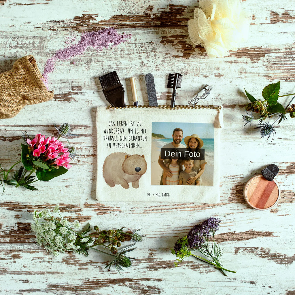 Personalisierte Foto Schminktasche Wombat Schminktasche Mit Wunschfoto, Schminktasche Für Unterwegs Mit Foto, Schminktasche Für Teenager Mit Bild, Aufbewahrung Für Schminke Mit Foto, Kosmetiktasche Zum Mitnehmen Mit Bild, Schminktasche Tiermotiv Mit Eigenem Bild, Reise-Kosmetiktasche Mit Eigenem Motiv, Schminktäschchen Mit Bild, Kulturbeutel Damen Mit Foto, Schminktasche Mit Foto, Kosmetiktasche Organizer Mit Foto, Make-Up Tasche Mit Foto, Schminktasche Für Mädchen Mit Foto, Personalisierte Schminktasche Mit Foto, Schminkbeutel Mit Fotodruck, Schminktasche Leder Mit Fotodruck, Stiftetasche Mit Eigenem Foto, Schminktasche Nachhaltig Mit Bild, Schminktasche Geschenk Mit Foto, Schminktasche Groß Mit Bild, Schminktasche Stoff Mit Eigenem Foto, Schminktasche Mit Fächern Und Bild, Kosmetiktasche Mit Foto, Schminktasche Mit Reißverschluss Und Foto, Kosmetiktasche Damen Mit Bild, Schminktasche Mit Eigenem Bild, Schminktasche Zum Aufhängen Mit Bild, Schminktasche Klein Mit Foto, Schminktasche Reise Mit Foto, Schminktasche Blumen Mit Foto, Kosmetiktasche Für Handtasche Mit Foto, Stifteaufbewahrung Mit Bild, Schminktasche Mit Muster Und Foto, Tiermotive, Gute Laune, lustige Sprüche, Tiere, Das Leben ist schön, Wombat, Motivation, Australien, Spruch
