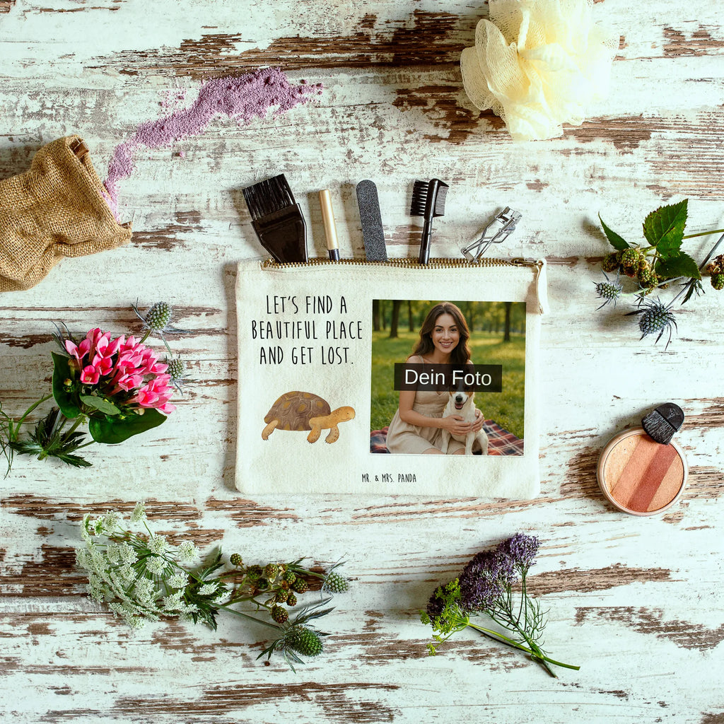 Personalisierte Foto Schminktasche Schildkröte Marschieren Make-Up Tasche Mit Foto, Kosmetiktasche Organizer Mit Foto, Schminktasche Zum Aufhängen Mit Bild, Schminktasche Nachhaltig Mit Bild, Personalisierte Schminktasche Mit Foto, Schminktasche Mit Fächern Und Bild, Schminktasche Für Mädchen Mit Foto, Stifteaufbewahrung Mit Bild, Schminktasche Stoff Mit Eigenem Foto, Kulturbeutel Damen Mit Foto, Schminktasche Mit Foto, Kosmetiktasche Damen Mit Bild, Kosmetiktasche Mit Foto, Schminktasche Leder Mit Fotodruck, Schminktasche Für Teenager Mit Bild, Schminktasche Mit Reißverschluss Und Foto, Schminktasche Mit Muster Und Foto, Schminktasche Blumen Mit Foto, Schminktasche Tiermotiv Mit Eigenem Bild, Kosmetiktasche Für Handtasche Mit Foto, Schminktäschchen Mit Bild, Schminktasche Groß Mit Bild, Schminktasche Mit Wunschfoto, Schminktasche Mit Eigenem Bild, Aufbewahrung Für Schminke Mit Foto, Kosmetiktasche Zum Mitnehmen Mit Bild, Schminkbeutel Mit Fotodruck, Schminktasche Für Unterwegs Mit Foto, Reise-Kosmetiktasche Mit Eigenem Motiv, Schminktasche Klein Mit Foto, Schminktasche Reise Mit Foto, Schminktasche Geschenk Mit Foto, Stiftetasche Mit Eigenem Foto, Meerestiere, Meer, Urlaub, Inspiration, Abenteuer, Schildkröte, Schildkröten, Reiselust, Motivation, get lost, Neustart, Lieblingsmensch