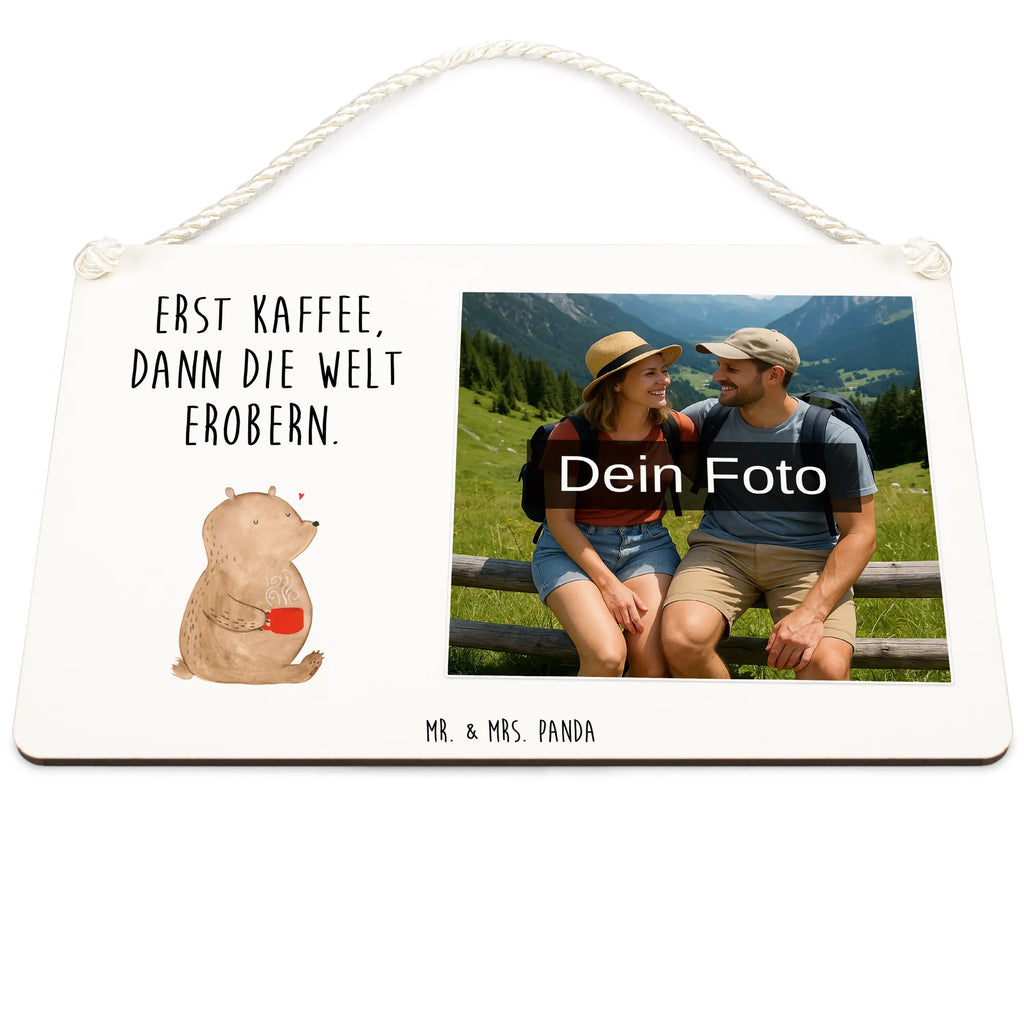 Personalisiertes Foto Deko Schild Bär Kaffee Deko Schild Selbst Gestalten Mit Foto, Modernes Deko Schild Mit Wunschfoto, Deko Schild Mit Foto Und Namen, Deko Schild Mit Eigenem Bild, Handgemachtes Deko Schild Mit Wunschfoto, Deko Schild Mit Haustierfoto, Deko Schild Für Küche Mit Wunschfoto, Foto Deko Schild Für Wohnzimmer, Deko Schild Mit Collage, Deko Schild Für Garten Mit Foto, Türschild Mit Bild, Personalisiertes Deko Schild Mit Foto, Metallschild Mit Wunschfoto, Deko Schild Mit Familienfoto, Deko Schild Mit Fotodruck, Landhausstil Deko Schild Mit Bild, Geschenk Deko Schild Mit Foto, Deko Schild Mit Urlaubsfoto, Wandschild Mit Foto, Dekoschild Mit Foto Und Text, Deko Wandtafel Mit Bild, Rustikales Deko Schild Mit Bild, Lustiges Deko Schild Mit Foto, Deko Schild Mit Foto, Deko Schild Zum Aufhängen Mit Foto, Holzschild Mit Foto, Großes Deko Schild Mit Foto, Deko Schild Für Balkon Mit Bild, Deko Schild Mit Persönlichem Motiv, Vintage Deko Schild Mit Foto, Fotogeschenk Deko Schild, Kleines Deko Schild Mit Bild, Deko Schild Mit Wunschfoto, Deko Schild Zum Hinstellen Mit Bild, Bär, Teddy, Teddybär, Coffee, Welt erobern, Bären, Morgenroutine, Motivation, Welt retten, Kaffee, guten Morgen