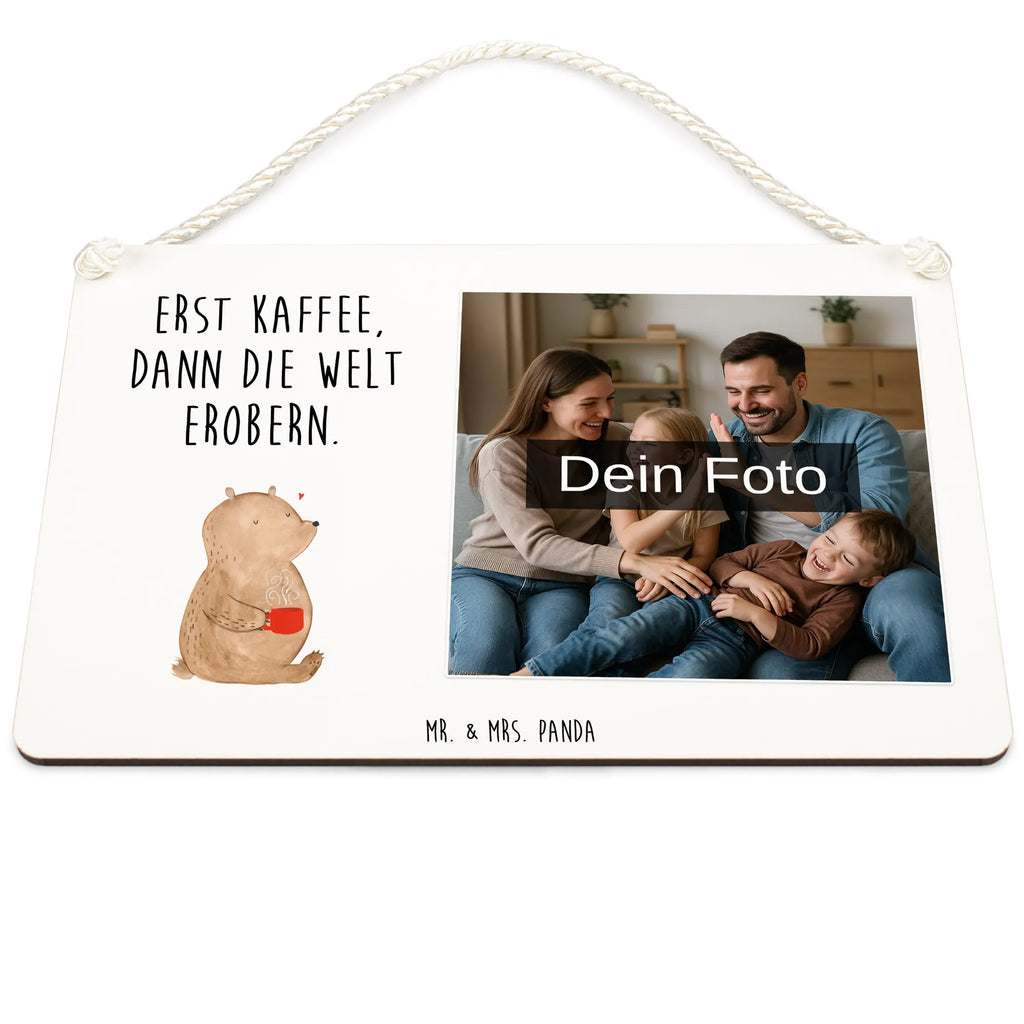 Personalisiertes Foto Deko Schild Bär Kaffee Deko Schild Selbst Gestalten Mit Foto, Modernes Deko Schild Mit Wunschfoto, Deko Schild Mit Foto Und Namen, Deko Schild Mit Eigenem Bild, Handgemachtes Deko Schild Mit Wunschfoto, Deko Schild Mit Haustierfoto, Deko Schild Für Küche Mit Wunschfoto, Foto Deko Schild Für Wohnzimmer, Deko Schild Mit Collage, Deko Schild Für Garten Mit Foto, Türschild Mit Bild, Personalisiertes Deko Schild Mit Foto, Metallschild Mit Wunschfoto, Deko Schild Mit Familienfoto, Deko Schild Mit Fotodruck, Landhausstil Deko Schild Mit Bild, Geschenk Deko Schild Mit Foto, Deko Schild Mit Urlaubsfoto, Wandschild Mit Foto, Dekoschild Mit Foto Und Text, Deko Wandtafel Mit Bild, Rustikales Deko Schild Mit Bild, Lustiges Deko Schild Mit Foto, Deko Schild Mit Foto, Deko Schild Zum Aufhängen Mit Foto, Holzschild Mit Foto, Großes Deko Schild Mit Foto, Deko Schild Für Balkon Mit Bild, Deko Schild Mit Persönlichem Motiv, Vintage Deko Schild Mit Foto, Fotogeschenk Deko Schild, Kleines Deko Schild Mit Bild, Deko Schild Mit Wunschfoto, Deko Schild Zum Hinstellen Mit Bild, Bär, Teddy, Teddybär, Coffee, Welt erobern, Bären, Morgenroutine, Motivation, Welt retten, Kaffee, guten Morgen