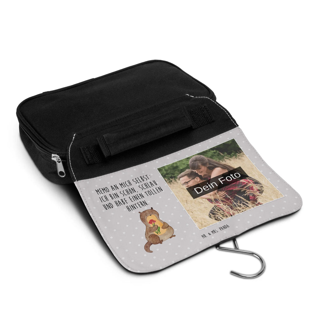 Personalisierter Foto Kulturbeutel Otter Blumenstrauß Personalisierter Kulturbeutel Mit Wunschfoto, Transparenter Kulturbeutel Mit Foto, Kulturbeutel Mit Reißverschluss Und Foto, Kulturbeutel Für Reisen Mit Foto, Kulturbeutel Kinder Mit Wunschfoto, Kulturbeutel Stoff Mit Foto, Kulturbeutel Damen Mit Foto, Leder Kulturbeutel Mit Foto, Reisebeutel Mit Foto, Kulturbeutel Mit Kinderbild, Kulturbeutel Set Mit Wunschfoto, Nachhaltiger Kulturbeutel Mit Wunschfoto, Kunststoff Kulturbeutel Mit Foto, Kulturbeutel Mit Fächern Und Foto, Waschbeutel Mit Eigenem Foto, Kulturbeutel Herren Mit Bild, Toilettentasche Mit Wunschbild, Kulturbeutel Mit Haustierfoto, Kulturbeutel Selbst Gestalten Mit Foto, Kulturbeutel Mit Familienfoto, Kulturbeutel Baumwolle Mit Wunschbild, Kulturbeutel Mit Foto, Kulturbeutel Klein Mit Bild, Kulturbeutel Zum Aufhängen Mit Foto, Fotogeschenk Kulturbeutel, Necessaire Mit Bild, Kulturbeutel Groß Mit Foto, Kompakter Kulturbeutel Mit Wunschfoto, Kulturbeutel Mit Spiegel Und Wunschbild, Kosmetiktasche Mit Foto, Filz Kulturbeutel Mit Wunschbild, Kulturtasche Mit Bild, Kulturbeutel Als Geschenk Mit Wunschfoto, Wasserdichter Kulturbeutel Mit Bild, Kulturbeutel Mit Haken Und Bild, Kulturbeutel Mit Urlaubserinnerung, Otter, Fischotter, Seeotter, Otter Seeotter See Otter