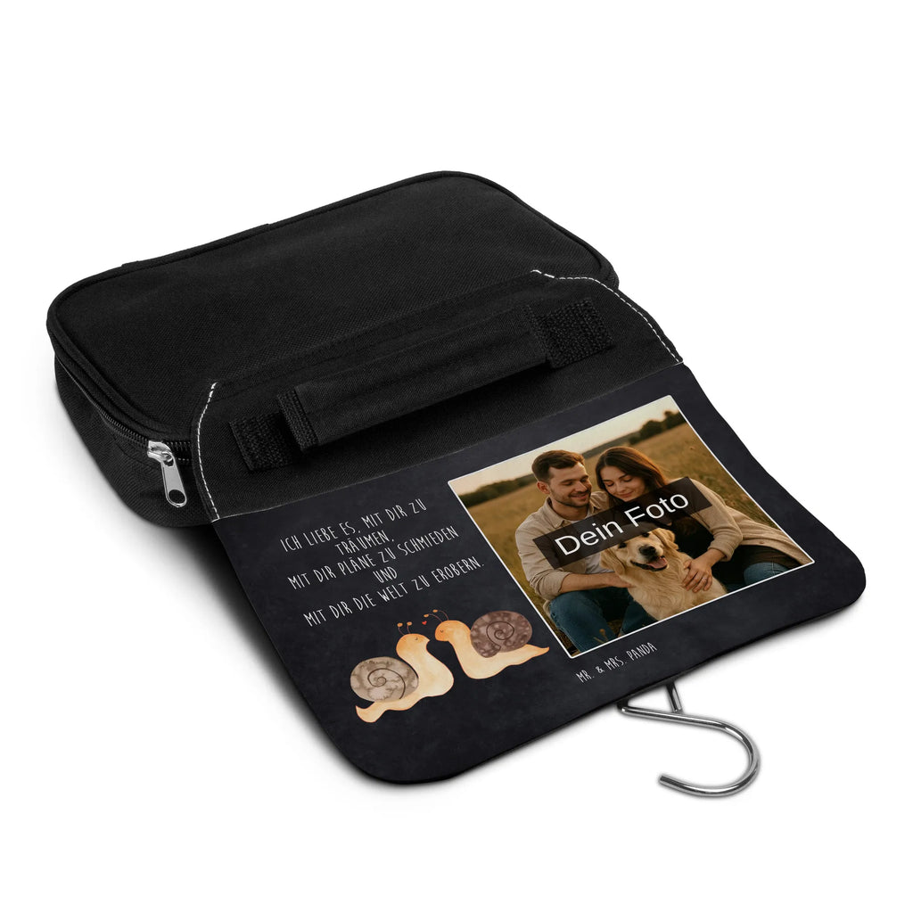 Personalisierter Foto Kulturbeutel Schnecken Liebe Kulturbeutel Zum Aufhängen Mit Foto, Kulturbeutel Mit Spiegel Und Wunschbild, Necessaire Mit Bild, Kulturbeutel Mit Haken Und Bild, Kunststoff Kulturbeutel Mit Foto, Kulturbeutel Mit Foto, Waschbeutel Mit Eigenem Foto, Personalisierter Kulturbeutel Mit Wunschfoto, Kulturbeutel Mit Haustierfoto, Kulturbeutel Baumwolle Mit Wunschbild, Kulturbeutel Mit Urlaubserinnerung, Kulturbeutel Mit Reißverschluss Und Foto, Transparenter Kulturbeutel Mit Foto, Kulturbeutel Set Mit Wunschfoto, Kosmetiktasche Mit Foto, Fotogeschenk Kulturbeutel, Kulturbeutel Herren Mit Bild, Kulturbeutel Mit Fächern Und Foto, Leder Kulturbeutel Mit Foto, Kompakter Kulturbeutel Mit Wunschfoto, Kulturbeutel Selbst Gestalten Mit Foto, Kulturbeutel Klein Mit Bild, Kulturbeutel Groß Mit Foto, Kulturbeutel Mit Familienfoto, Kulturbeutel Damen Mit Foto, Kulturbeutel Stoff Mit Foto, Reisebeutel Mit Foto, Kulturbeutel Kinder Mit Wunschfoto, Kulturtasche Mit Bild, Nachhaltiger Kulturbeutel Mit Wunschfoto, Kulturbeutel Als Geschenk Mit Wunschfoto, Filz Kulturbeutel Mit Wunschbild, Wasserdichter Kulturbeutel Mit Bild, Kulturbeutel Für Reisen Mit Foto, Toilettentasche Mit Wunschbild, Kulturbeutel Mit Kinderbild, Liebe, Partner, Freund, Freundin, Ehemann, Ehefrau, Heiraten, Verlobung, Heiratsantrag, Liebesgeschenk, Jahrestag, Hocheitstag