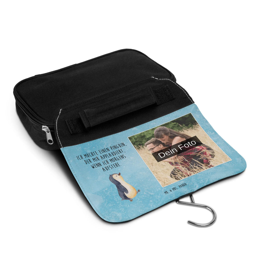 Personalisierter Foto Kulturbeutel Pinguin marschieren Kulturbeutel Mit Fächern Und Foto, Kulturbeutel Kinder Mit Wunschfoto, Kulturbeutel Mit Familienfoto, Kulturtasche Mit Bild, Kulturbeutel Mit Spiegel Und Wunschbild, Kompakter Kulturbeutel Mit Wunschfoto, Kulturbeutel Mit Haustierfoto, Kulturbeutel Baumwolle Mit Wunschbild, Kulturbeutel Für Reisen Mit Foto, Kulturbeutel Klein Mit Bild, Wasserdichter Kulturbeutel Mit Bild, Kulturbeutel Mit Kinderbild, Kulturbeutel Mit Haken Und Bild, Kulturbeutel Zum Aufhängen Mit Foto, Kulturbeutel Mit Reißverschluss Und Foto, Fotogeschenk Kulturbeutel, Kosmetiktasche Mit Foto, Personalisierter Kulturbeutel Mit Wunschfoto, Nachhaltiger Kulturbeutel Mit Wunschfoto, Reisebeutel Mit Foto, Toilettentasche Mit Wunschbild, Kulturbeutel Mit Urlaubserinnerung, Waschbeutel Mit Eigenem Foto, Kulturbeutel Damen Mit Foto, Leder Kulturbeutel Mit Foto, Transparenter Kulturbeutel Mit Foto, Kulturbeutel Selbst Gestalten Mit Foto, Kulturbeutel Als Geschenk Mit Wunschfoto, Kulturbeutel Set Mit Wunschfoto, Necessaire Mit Bild, Kulturbeutel Herren Mit Bild, Kulturbeutel Groß Mit Foto, Kulturbeutel Stoff Mit Foto, Kunststoff Kulturbeutel Mit Foto, Kulturbeutel Mit Foto, Filz Kulturbeutel Mit Wunschbild, Pinguin, Familie, Schwester, Pinguine, Frühaufsteher, Langschläfer, Bruder