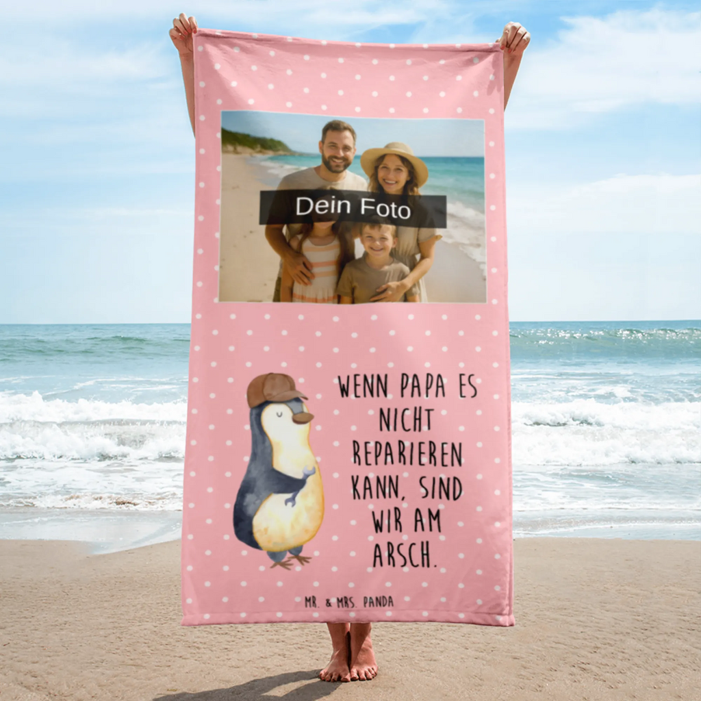 Foto XL Handtuch Wenn Papa es nicht reparieren kann, sind wir am Arsch Handtuch Übergröße Mit Fotodruck, Handtuch XL Für Frauen Mit Wunschbild, Design Handtuch XL Mit Wunschfoto, Handtuch XL Für Sauna Mit Wunschfoto, Handtuch XL Mit Kinderbild, Badehandtuch XL Mit Eigenem Foto, Handtuch XL Mit Familienfoto, Handtuch 100x180 Mit Foto, Hochwertiges Fotohandtuch XL, Personalisiertes XL Handtuch Mit Bild, Handtuch XL Für Strand Mit Foto, Handtuch XL Mit Haustierfoto, Handtuch XL Als Geschenk Mit Wunschfoto, Persönliches Handtuch XL Mit Foto, XL Handtuch Mit Foto, Wellnesshandtuch XL Mit Bild, Handtuch XL Für Männer Mit Foto, Sporthandtuch XL Mit Foto, Handtuch XL Mit Urlaubsfoto, Handtuch Extra Groß Mit Bild, Mikrofaser Handtuch XL Mit Wunschbild, Duschtuch XL Mit Wunschbild, Saunatuch XL Mit Foto, Großes Handtuch Mit Wunschfoto, Fotohandtuch XL Für Paare, Handtuch 80x200 Mit Wunschfoto, Handtuch XL Für Kinder Mit Bild, Bio Baumwollhandtuch Mit Fotodruck, Handtuch XL Als Hochzeitsgeschenk Mit Bild, Baumwollhandtuch XL Mit Foto, Familie, Vatertag, Muttertag, Bruder, Schwester, Mama, Papa, Oma, Opa, Bester Papa der Welt, Geschenk Papa, Vater