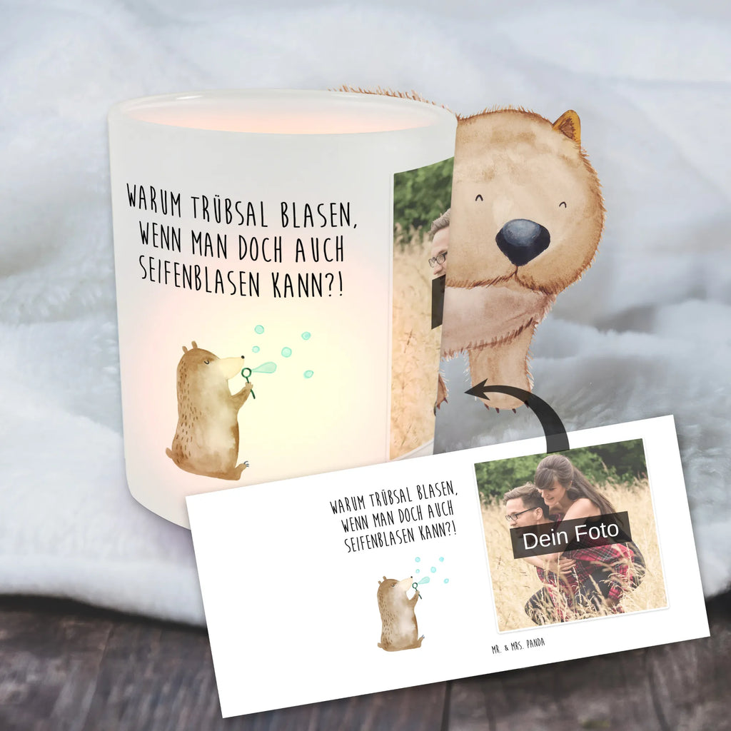 Personalisiertes Foto Windlicht Bär Seifenblasen Teelichthalter Outdoor mit Foto, Windlicht Für Draußen, Teelichthalter mit Wunschfoto, Windlicht Skandinavisch, Windlicht Romantisch, Windlicht Vintage mit Foto, Windlicht Geschenk, Teelicht Glas mit Foto, Windlicht Klein, Windlicht Wohnzimmer, Windlicht Dekoration mit Foto, Teelichthalter mit Foto, Windlicht Nachhaltig, Teelichthalter für draußen selber gestalten, Windlicht Design, Windlicht Balkon, Windlicht Laterne, Windlichter mit Foto, Windlicht Handgemacht, Windlicht Outdoor, Windlicht Draußen selber gestalten, Windlicht mit Foto, Windlicht Garten mit Foto, Windlicht Kerzenhalter, Windlicht Groß, Windlicht Boho, Windlicht Terrasse, Windlicht Modern, Windlicht Glas mit Wunschfoto, Foto Teelichthalter, Bär, Teddy, Teddybär, Seifenblasen Bär Lustig Sein Glücklich Traurig Happy