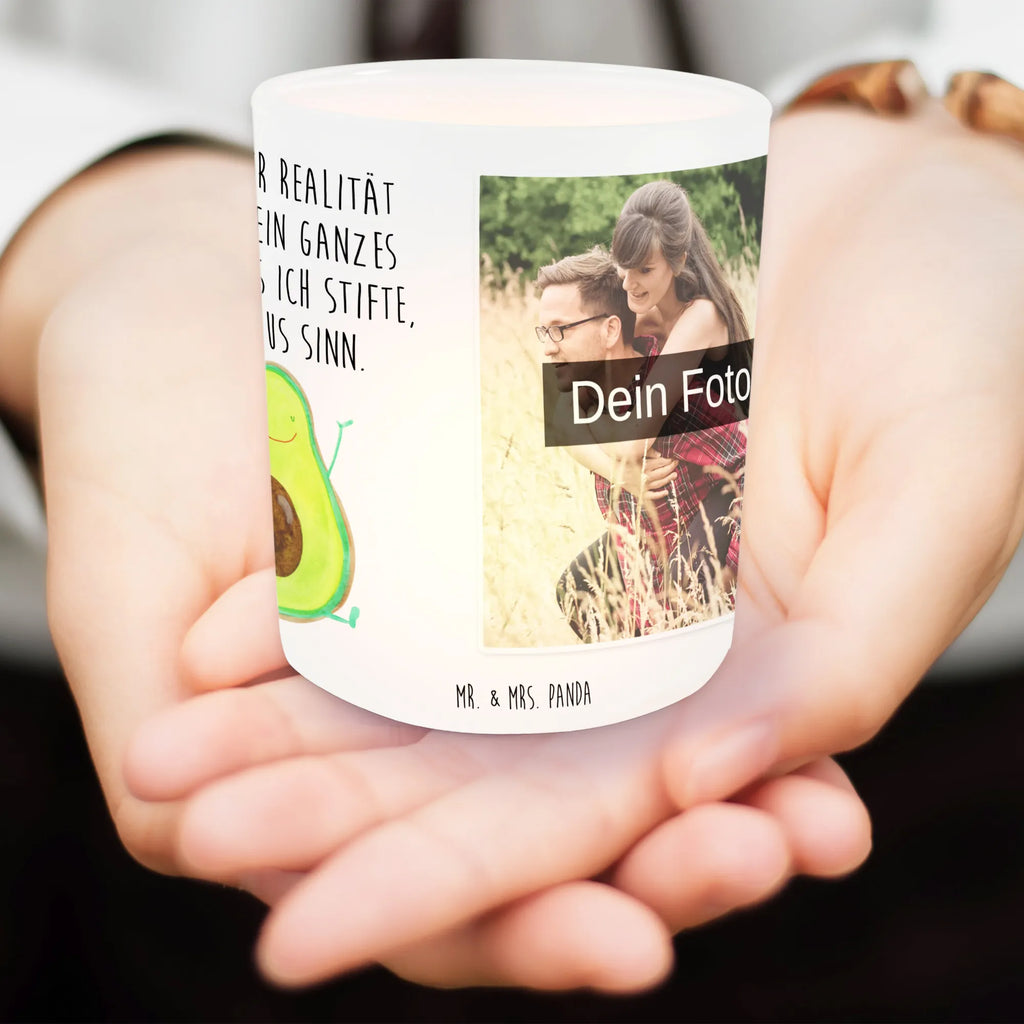 Personalisiertes Foto Windlicht Avocado Glücklich Foto Teelichthalter, Windlicht Outdoor, Windlicht Kerzenhalter, Windlichter mit Foto, Windlicht Modern, Teelichthalter Outdoor mit Foto, Windlicht Nachhaltig, Windlicht Boho, Teelichthalter mit Foto, Windlicht Romantisch, Windlicht Wohnzimmer, Windlicht Geschenk, Teelichthalter mit Wunschfoto, Windlicht Laterne, Teelicht Glas mit Foto, Windlicht mit Foto, Windlicht Vintage mit Foto, Windlicht Skandinavisch, Windlicht Balkon, Windlicht Draußen selber gestalten, Windlicht Klein, Windlicht Groß, Windlicht Garten mit Foto, Windlicht Design, Windlicht Terrasse, Windlicht Handgemacht, Windlicht Glas mit Wunschfoto, Windlicht Dekoration mit Foto, Teelichthalter für draußen selber gestalten, Windlicht Für Draußen, Avocado, Veggie, Vegan, Gesund, Chaos