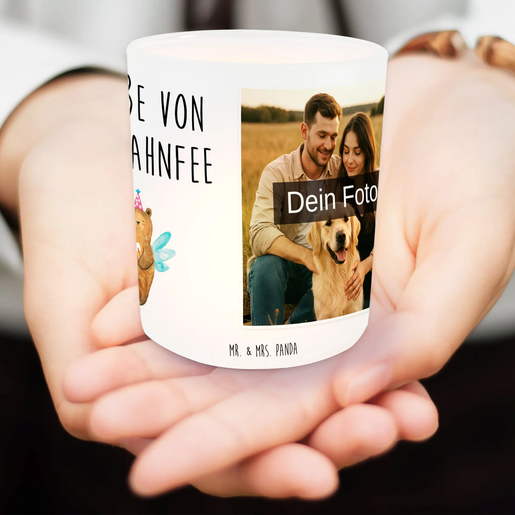 Personalisiertes Foto Windlicht Bär Zahnfee Windlicht Garten mit Foto, Windlicht Design, Windlicht Wohnzimmer, Windlicht Laterne, Windlichter mit Foto, Teelichthalter Outdoor mit Foto, Windlicht Kerzenhalter, Windlicht Draußen selber gestalten, Foto Teelichthalter, Windlicht Groß, Windlicht Nachhaltig, Windlicht Geschenk, Windlicht Terrasse, Windlicht Outdoor, Windlicht Dekoration mit Foto, Windlicht Boho, Windlicht Romantisch, Windlicht Klein, Teelichthalter mit Foto, Teelicht Glas mit Foto, Teelichthalter für draußen selber gestalten, Windlicht Modern, Windlicht Handgemacht, Windlicht Für Draußen, Teelichthalter mit Wunschfoto, Windlicht Balkon, Windlicht Skandinavisch, Windlicht Vintage mit Foto, Windlicht mit Foto, Windlicht Glas mit Wunschfoto, Bär, Teddy, Teddybär, Fee, Milchzahn, Erster Zahn, Zahnfee