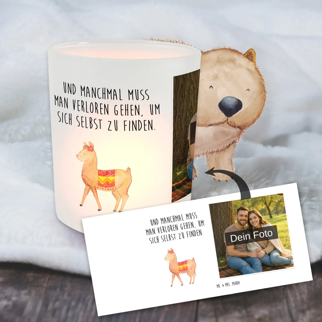 Personalisiertes Foto Windlicht Alpaka Stolz Windlicht Glas mit Wunschfoto, Windlicht Design, Windlicht Für Draußen, Windlicht Modern, Windlicht Garten mit Foto, Windlichter mit Foto, Windlicht Laterne, Windlicht Nachhaltig, Windlicht mit Foto, Windlicht Romantisch, Windlicht Handgemacht, Windlicht Balkon, Foto Teelichthalter, Teelichthalter für draußen selber gestalten, Teelichthalter Outdoor mit Foto, Windlicht Outdoor, Windlicht Geschenk, Windlicht Vintage mit Foto, Windlicht Klein, Windlicht Kerzenhalter, Windlicht Draußen selber gestalten, Windlicht Skandinavisch, Teelichthalter mit Wunschfoto, Windlicht Groß, Windlicht Boho, Windlicht Wohnzimmer, Teelicht Glas mit Foto, Windlicht Terrasse, Windlicht Dekoration mit Foto, Teelichthalter mit Foto, Alpaka, Lama