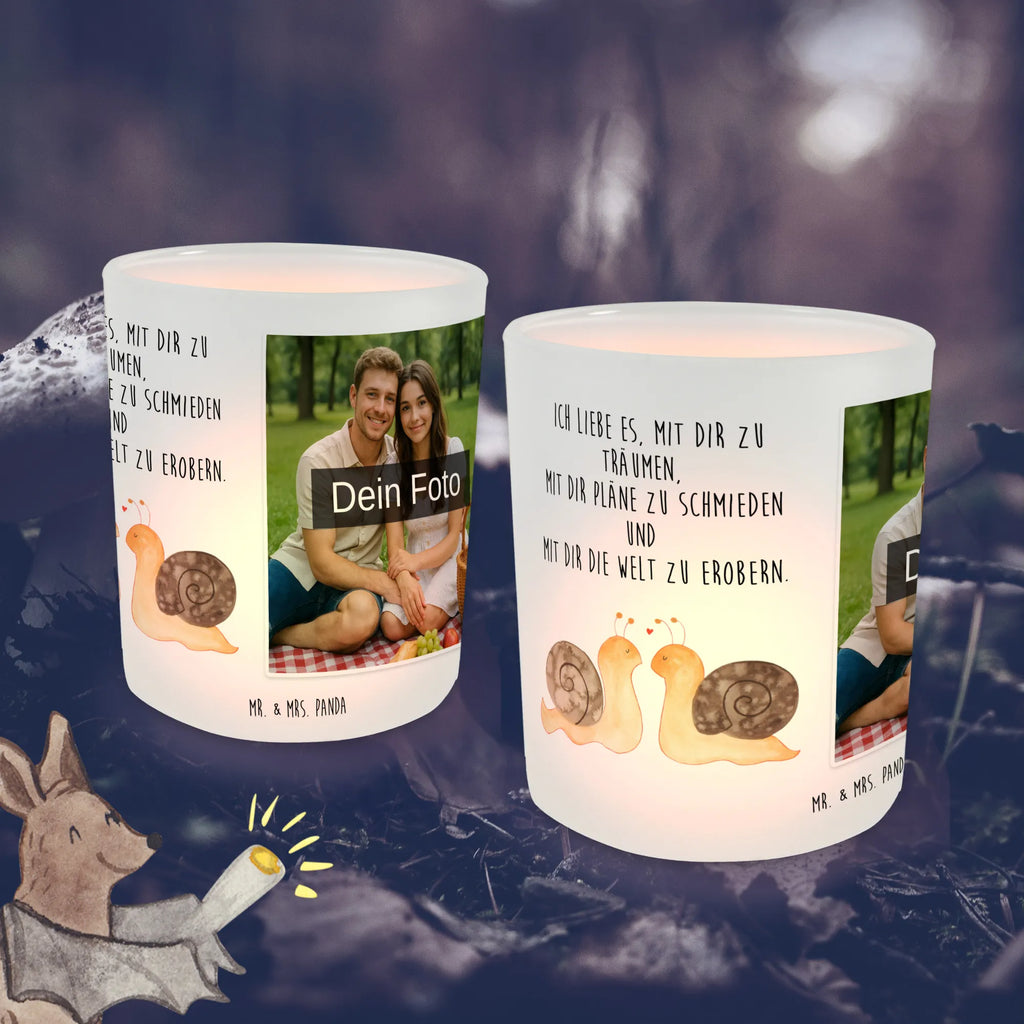 Personalisiertes Foto Windlicht Schnecken Liebe Windlichter mit Foto, Windlicht Nachhaltig, Foto Teelichthalter, Teelichthalter mit Wunschfoto, Teelicht Glas mit Foto, Windlicht Wohnzimmer, Windlicht Balkon, Windlicht Boho, Windlicht Laterne, Windlicht Vintage mit Foto, Windlicht Modern, Windlicht Groß, Windlicht Skandinavisch, Windlicht Outdoor, Windlicht Garten mit Foto, Windlicht Design, Teelichthalter Outdoor mit Foto, Windlicht Klein, Windlicht Kerzenhalter, Windlicht Romantisch, Windlicht Handgemacht, Windlicht Dekoration mit Foto, Teelichthalter für draußen selber gestalten, Windlicht mit Foto, Teelichthalter mit Foto, Windlicht Für Draußen, Windlicht Terrasse, Windlicht Geschenk, Windlicht Glas mit Wunschfoto, Windlicht Draußen selber gestalten, Liebe, Partner, Freund, Freundin, Ehemann, Ehefrau, Heiraten, Verlobung, Heiratsantrag, Liebesgeschenk, Jahrestag, Hocheitstag