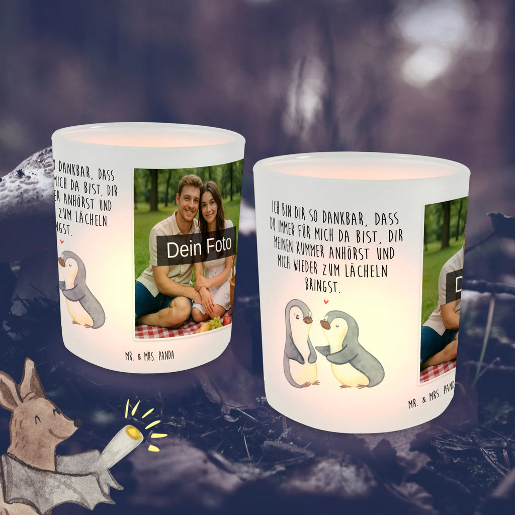 Personalisiertes Foto Windlicht Pinguine trösten Windlicht Laterne, Windlicht Wohnzimmer, Windlicht Boho, Teelichthalter mit Foto, Windlicht Kerzenhalter, Windlicht Modern, Windlicht Geschenk, Teelichthalter Outdoor mit Foto, Teelicht Glas mit Foto, Teelichthalter mit Wunschfoto, Windlicht Garten mit Foto, Windlicht Nachhaltig, Windlicht Für Draußen, Teelichthalter für draußen selber gestalten, Windlicht Klein, Windlicht mit Foto, Windlicht Groß, Windlicht Outdoor, Windlicht Balkon, Windlicht Skandinavisch, Windlicht Terrasse, Windlicht Vintage mit Foto, Windlicht Design, Windlicht Handgemacht, Windlicht Glas mit Wunschfoto, Windlicht Dekoration mit Foto, Windlichter mit Foto, Windlicht Draußen selber gestalten, Windlicht Romantisch, Foto Teelichthalter, Liebe, Partner, Freund, Freundin, Ehemann, Ehefrau, Heiraten, Verlobung, Heiratsantrag, Liebesgeschenk, Jahrestag, Hocheitstag, Geschenk für Partner, für Männer, Geschenk für Freundin, Liebesbeweis, Hochzeitstag, Valentinstag, Geschenk für Frauen, Mitbringsel, für Ehemann