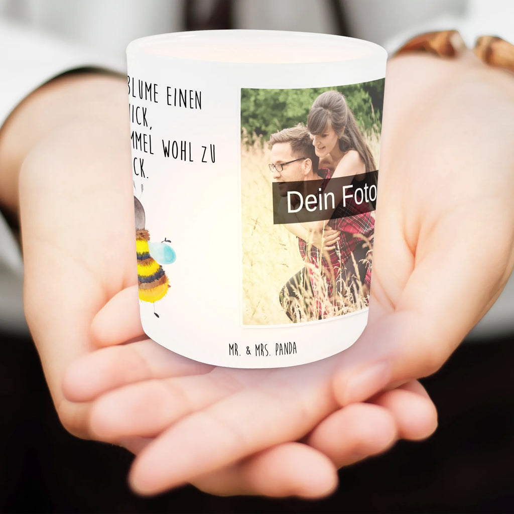 Personalisiertes Foto Windlicht Hummel flauschig Windlicht Laterne, Windlicht Terrasse, Windlicht Balkon, Teelichthalter mit Wunschfoto, Windlicht Draußen selber gestalten, Windlicht Glas mit Wunschfoto, Teelicht Glas mit Foto, Windlicht Für Draußen, Windlicht Boho, Windlicht Vintage mit Foto, Windlicht Klein, Windlicht Wohnzimmer, Windlicht Outdoor, Windlicht Design, Windlicht Nachhaltig, Windlicht Dekoration mit Foto, Windlicht Handgemacht, Windlichter mit Foto, Teelichthalter mit Foto, Windlicht mit Foto, Windlicht Groß, Teelichthalter Outdoor mit Foto, Windlicht Kerzenhalter, Foto Teelichthalter, Windlicht Modern, Windlicht Garten mit Foto, Windlicht Geschenk, Windlicht Skandinavisch, Teelichthalter für draußen selber gestalten, Windlicht Romantisch, Tiermotive, Gute Laune, lustige Sprüche, Tiere, Hummel, Natur, Flauschig, Blume, Biene