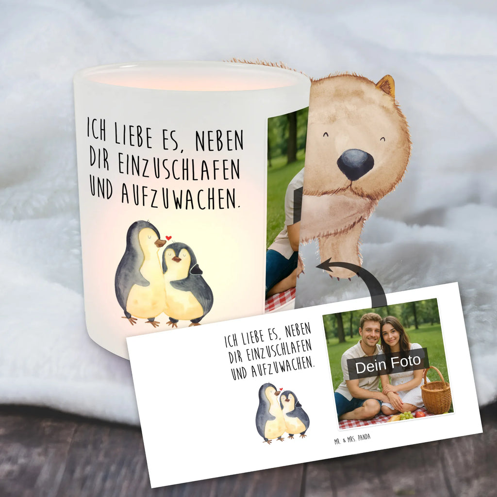 Personalisiertes Foto Windlicht Pinguine Einschlafen Teelichthalter für draußen selber gestalten, Windlicht Garten mit Foto, Windlicht Kerzenhalter, Windlicht Geschenk, Windlicht Für Draußen, Windlicht Design, Windlicht Modern, Windlicht Handgemacht, Windlicht Vintage mit Foto, Teelichthalter Outdoor mit Foto, Teelichthalter mit Foto, Windlicht Klein, Windlicht Skandinavisch, Windlicht Outdoor, Windlichter mit Foto, Windlicht Wohnzimmer, Windlicht Groß, Windlicht Laterne, Windlicht Glas mit Wunschfoto, Windlicht Romantisch, Windlicht Nachhaltig, Windlicht Terrasse, Windlicht Balkon, Foto Teelichthalter, Windlicht Draußen selber gestalten, Windlicht Boho, Teelicht Glas mit Foto, Teelichthalter mit Wunschfoto, Windlicht Dekoration mit Foto, Windlicht mit Foto, Liebe, Partner, Freund, Freundin, Ehemann, Ehefrau, Heiraten, Verlobung, Heiratsantrag, Liebesgeschenk, Jahrestag, Hocheitstag, Geschenk für Partner, Geschenk für Freundin, Liebesbeweis, Hochzeitstag, für Ehemann, Geschenk für Frauen, Mitbringsel, für Männer, Valentinstag
