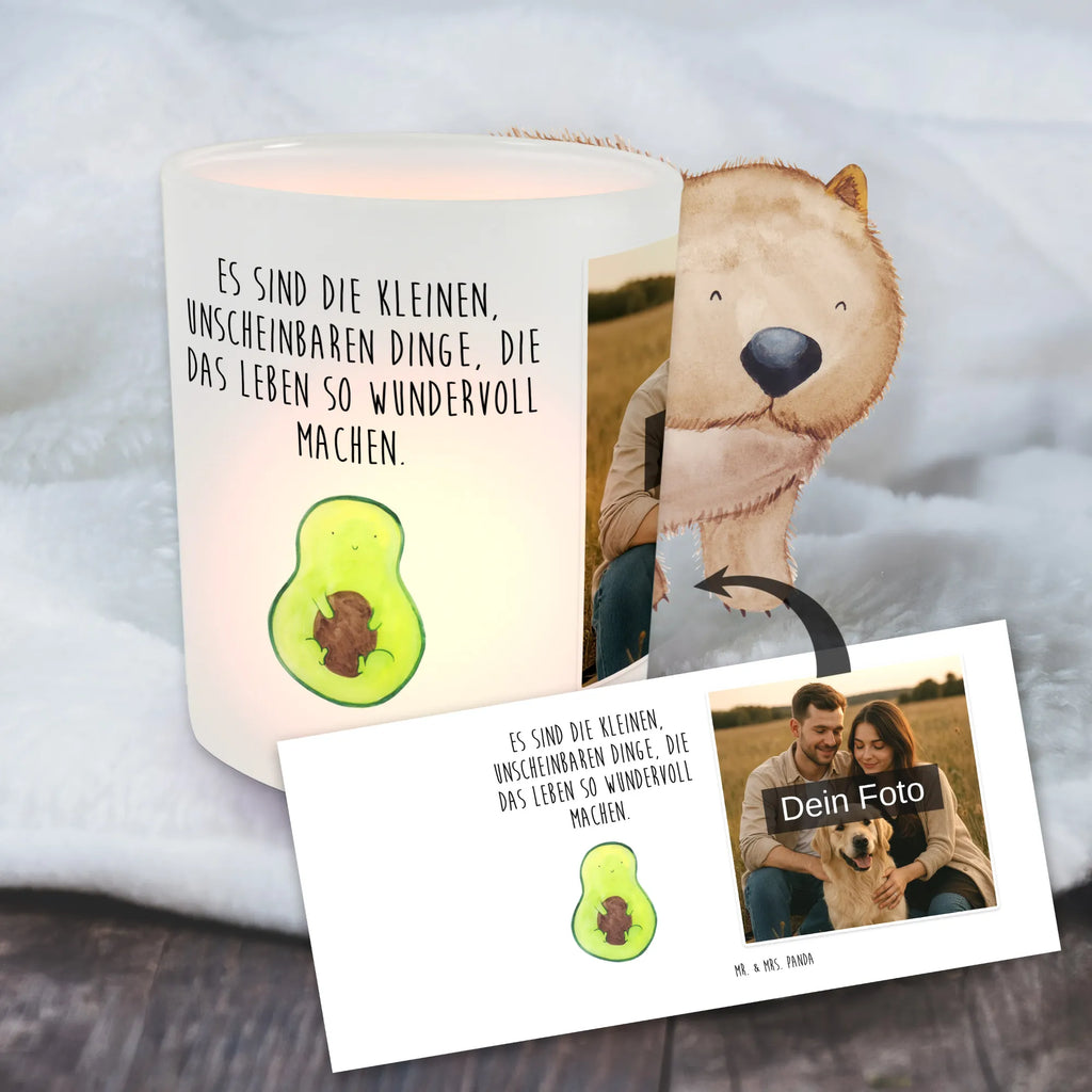 Personalisiertes Foto Windlicht Avocado Kern Windlicht Nachhaltig, Windlicht Design, Windlicht Glas mit Wunschfoto, Windlicht Modern, Teelichthalter mit Wunschfoto, Windlicht mit Foto, Teelichthalter Outdoor mit Foto, Windlicht Handgemacht, Windlicht Vintage mit Foto, Windlicht Wohnzimmer, Windlicht Dekoration mit Foto, Windlicht Outdoor, Windlicht Romantisch, Windlicht Geschenk, Windlichter mit Foto, Windlicht Garten mit Foto, Windlicht Skandinavisch, Windlicht Laterne, Windlicht Für Draußen, Windlicht Groß, Windlicht Boho, Teelicht Glas mit Foto, Windlicht Balkon, Teelichthalter mit Foto, Windlicht Draußen selber gestalten, Windlicht Terrasse, Windlicht Kerzenhalter, Foto Teelichthalter, Teelichthalter für draußen selber gestalten, Windlicht Klein, Avocado, Veggie, Vegan, Gesund, Spruch Leben, Kern, Avokado, Pflanze, Avocadokern