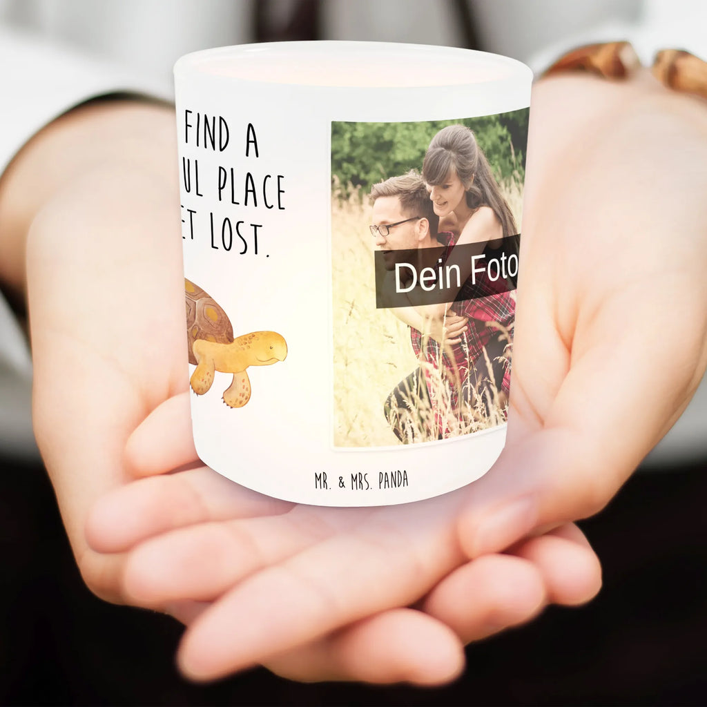 Personalisiertes Foto Windlicht Schildkröte Marschieren Windlicht Design, Windlicht Vintage mit Foto, Windlicht Garten mit Foto, Windlicht mit Foto, Windlicht Modern, Windlicht Groß, Windlicht Glas mit Wunschfoto, Windlicht Geschenk, Windlicht Handgemacht, Windlicht Draußen selber gestalten, Windlicht Outdoor, Foto Teelichthalter, Teelichthalter mit Foto, Windlicht Laterne, Windlicht Für Draußen, Teelichthalter mit Wunschfoto, Windlicht Dekoration mit Foto, Windlicht Boho, Windlicht Balkon, Windlicht Romantisch, Windlicht Nachhaltig, Windlicht Skandinavisch, Teelichthalter für draußen selber gestalten, Teelichthalter Outdoor mit Foto, Windlicht Kerzenhalter, Windlicht Wohnzimmer, Windlichter mit Foto, Windlicht Terrasse, Windlicht Klein, Teelicht Glas mit Foto, Meerestiere, Meer, Urlaub, get lost, Lieblingsmensch, Neustart, Schildkröten, Reiselust, Schildkröte, Inspiration, Abenteuer, Motivation