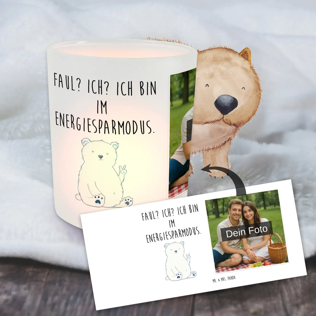 Personalisiertes Foto Windlicht Eisbär Faul Windlicht Design, Teelichthalter mit Wunschfoto, Windlicht Wohnzimmer, Windlicht Boho, Windlicht Modern, Windlichter mit Foto, Teelicht Glas mit Foto, Windlicht Geschenk, Teelichthalter Outdoor mit Foto, Windlicht Skandinavisch, Windlicht Terrasse, Windlicht Garten mit Foto, Windlicht Dekoration mit Foto, Foto Teelichthalter, Windlicht Groß, Windlicht Balkon, Windlicht Draußen selber gestalten, Windlicht Handgemacht, Windlicht Für Draußen, Windlicht Romantisch, Windlicht Nachhaltig, Teelichthalter mit Foto, Windlicht Klein, Windlicht Laterne, Windlicht mit Foto, Windlicht Kerzenhalter, Windlicht Vintage mit Foto, Windlicht Glas mit Wunschfoto, Teelichthalter für draußen selber gestalten, Windlicht Outdoor, Bär, Teddy, Teddybär, Relaxen, Bürojob, Entspannen, Büro, Nordpol, Arbeit, Faul, Eisbär, Homeoffice, Arbeitsplatz