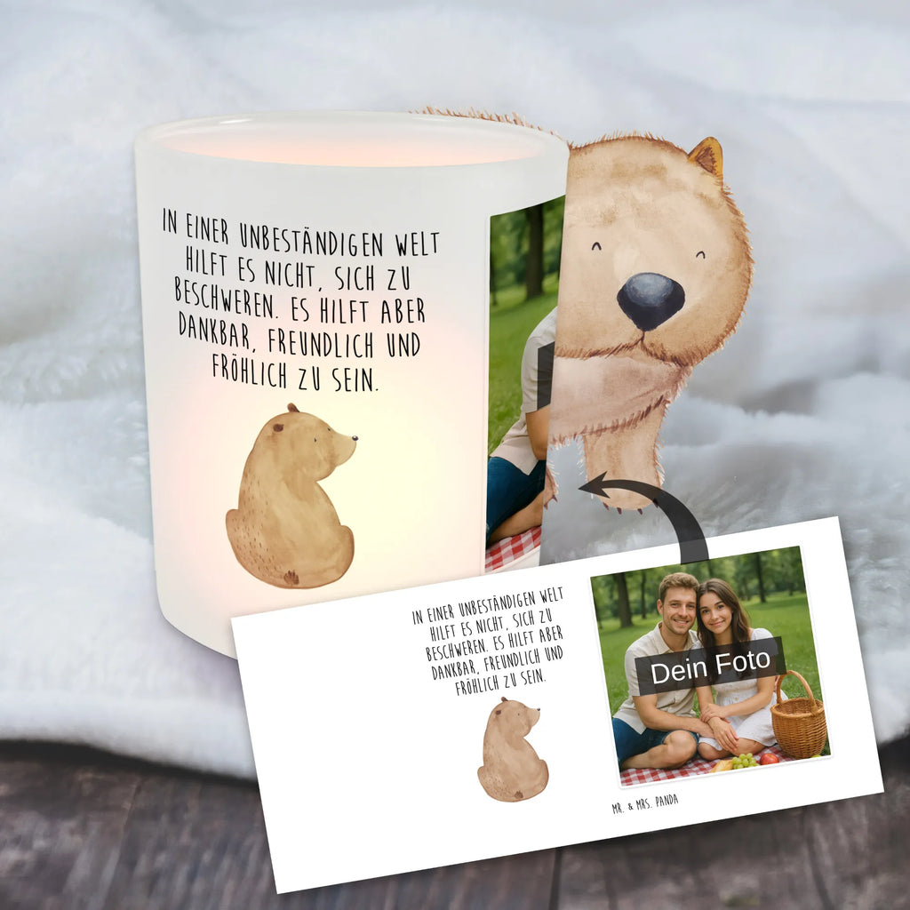Personalisiertes Foto Windlicht Bär Schulterblick Windlicht Laterne, Windlicht Garten mit Foto, Teelicht Glas mit Foto, Windlicht Draußen selber gestalten, Windlicht Balkon, Windlicht Handgemacht, Windlicht Wohnzimmer, Windlicht Terrasse, Windlicht Boho, Windlicht Groß, Windlicht Vintage mit Foto, Teelichthalter mit Foto, Windlicht Kerzenhalter, Windlicht Geschenk, Windlicht Romantisch, Foto Teelichthalter, Windlicht Modern, Windlicht Skandinavisch, Windlicht Design, Teelichthalter für draußen selber gestalten, Windlicht Klein, Teelichthalter mit Wunschfoto, Windlicht Für Draußen, Windlichter mit Foto, Windlicht Nachhaltig, Windlicht Outdoor, Windlicht Dekoration mit Foto, Windlicht Glas mit Wunschfoto, Teelichthalter Outdoor mit Foto, Windlicht mit Foto, Bär, Teddy, Teddybär, Motivation, Selbstachtung, Weltansicht, Bären, Weisheit, Bärenliebe