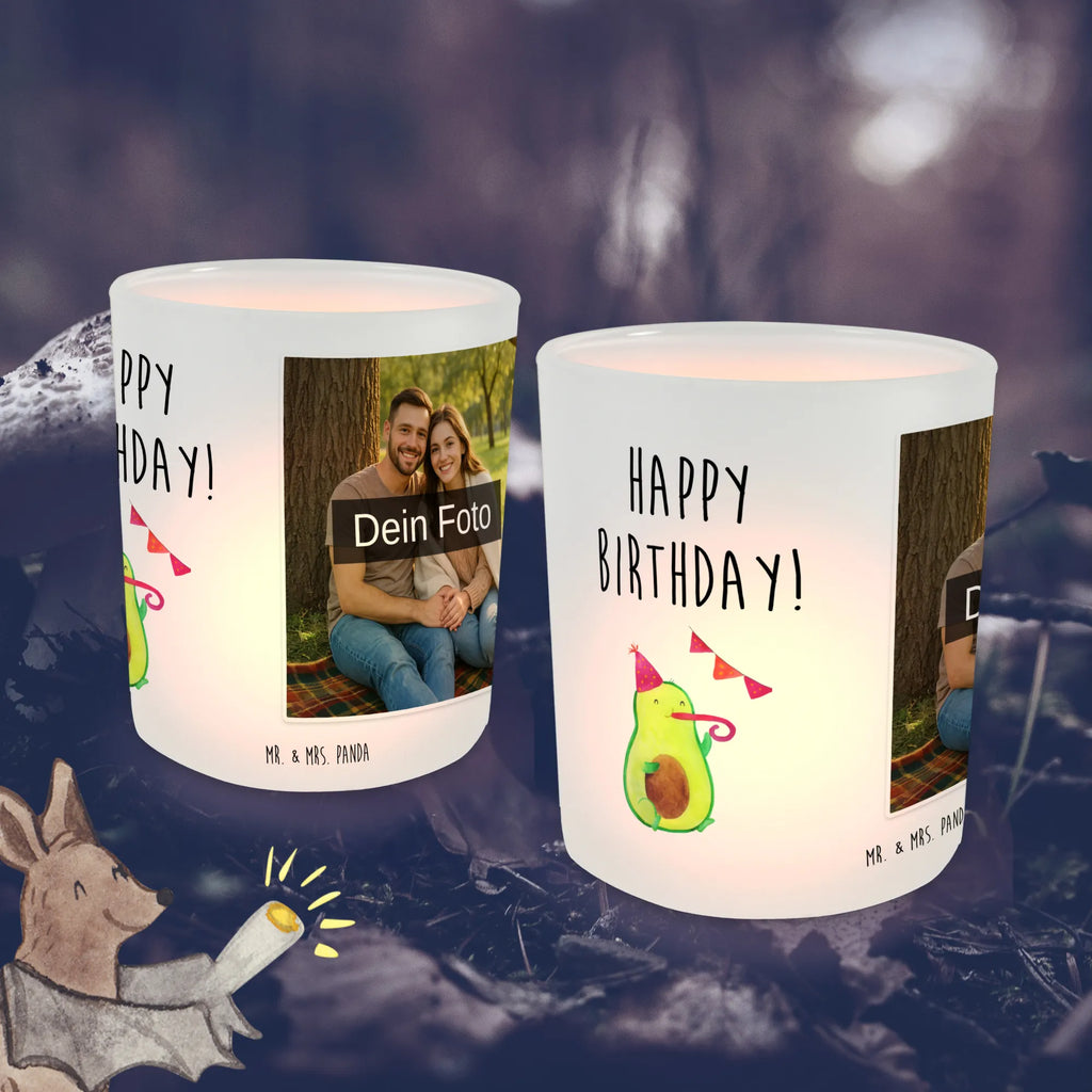 Personalisiertes Foto Windlicht Avocado Geburtstag Teelichthalter für draußen selber gestalten, Teelicht Glas mit Foto, Windlicht Skandinavisch, Windlicht Draußen selber gestalten, Windlicht Geschenk, Foto Teelichthalter, Windlicht Romantisch, Windlicht Outdoor, Windlicht Modern, Windlicht Design, Windlicht Boho, Windlicht Balkon, Teelichthalter Outdoor mit Foto, Windlicht Terrasse, Windlicht Dekoration mit Foto, Windlicht Laterne, Windlicht Kerzenhalter, Windlicht Groß, Windlicht Klein, Windlichter mit Foto, Windlicht mit Foto, Windlicht Handgemacht, Windlicht Für Draußen, Windlicht Wohnzimmer, Windlicht Garten mit Foto, Windlicht Nachhaltig, Teelichthalter mit Wunschfoto, Teelichthalter mit Foto, Windlicht Glas mit Wunschfoto, Windlicht Vintage mit Foto, Avocado, Veggie, Vegan, Gesund