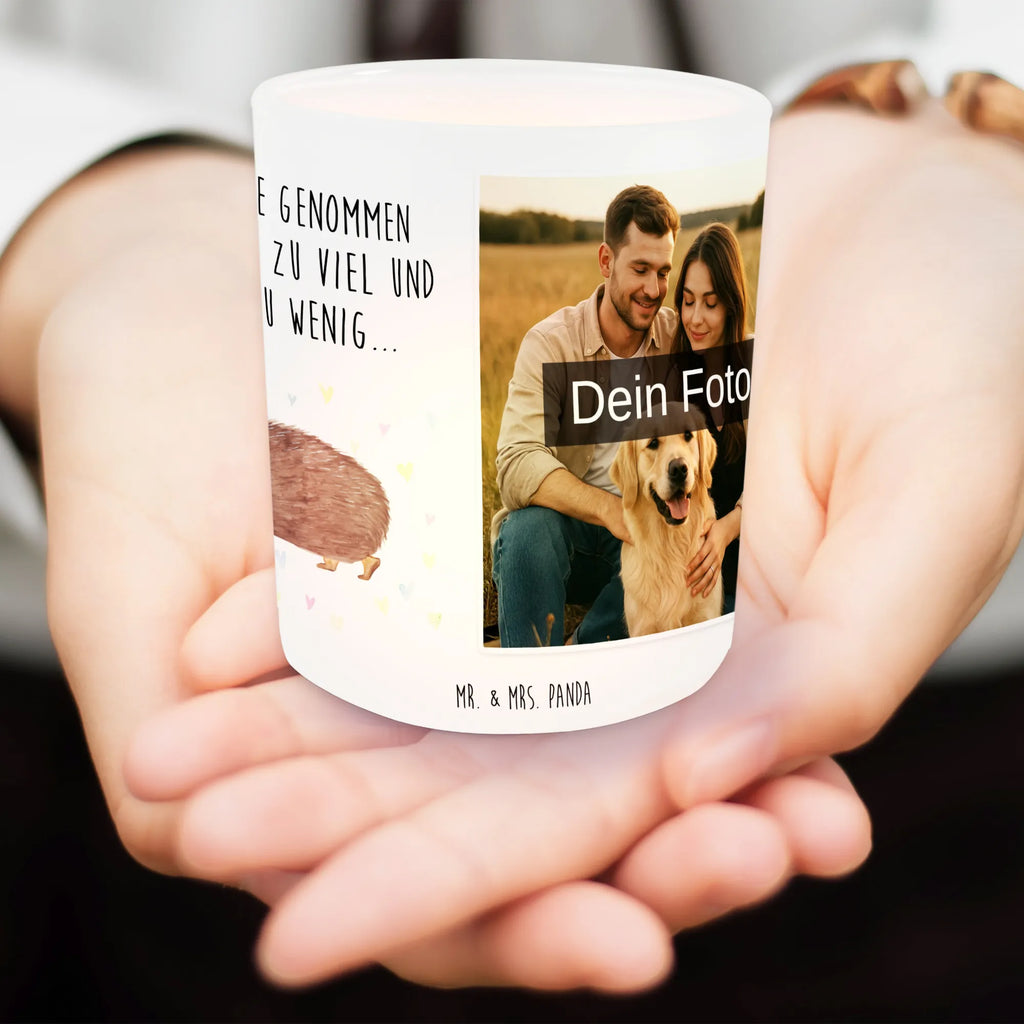 Personalisiertes Foto Windlicht Igel Herzen Windlicht Skandinavisch, Windlichter mit Foto, Windlicht Boho, Foto Teelichthalter, Windlicht Groß, Windlicht Wohnzimmer, Teelichthalter für draußen selber gestalten, Windlicht mit Foto, Windlicht Dekoration mit Foto, Windlicht Draußen selber gestalten, Windlicht Balkon, Windlicht Glas mit Wunschfoto, Windlicht Design, Windlicht Terrasse, Windlicht Geschenk, Teelicht Glas mit Foto, Windlicht Laterne, Windlicht Romantisch, Teelichthalter mit Foto, Teelichthalter Outdoor mit Foto, Windlicht Kerzenhalter, Windlicht Outdoor, Windlicht Für Draußen, Windlicht Garten mit Foto, Windlicht Nachhaltig, Windlicht Vintage mit Foto, Teelichthalter mit Wunschfoto, Windlicht Modern, Windlicht Handgemacht, Windlicht Klein, Tiermotive, Gute Laune, lustige Sprüche, Tiere, Kuss, Vertrauen, Liebe, Leben, Herz, Igel, Herzen