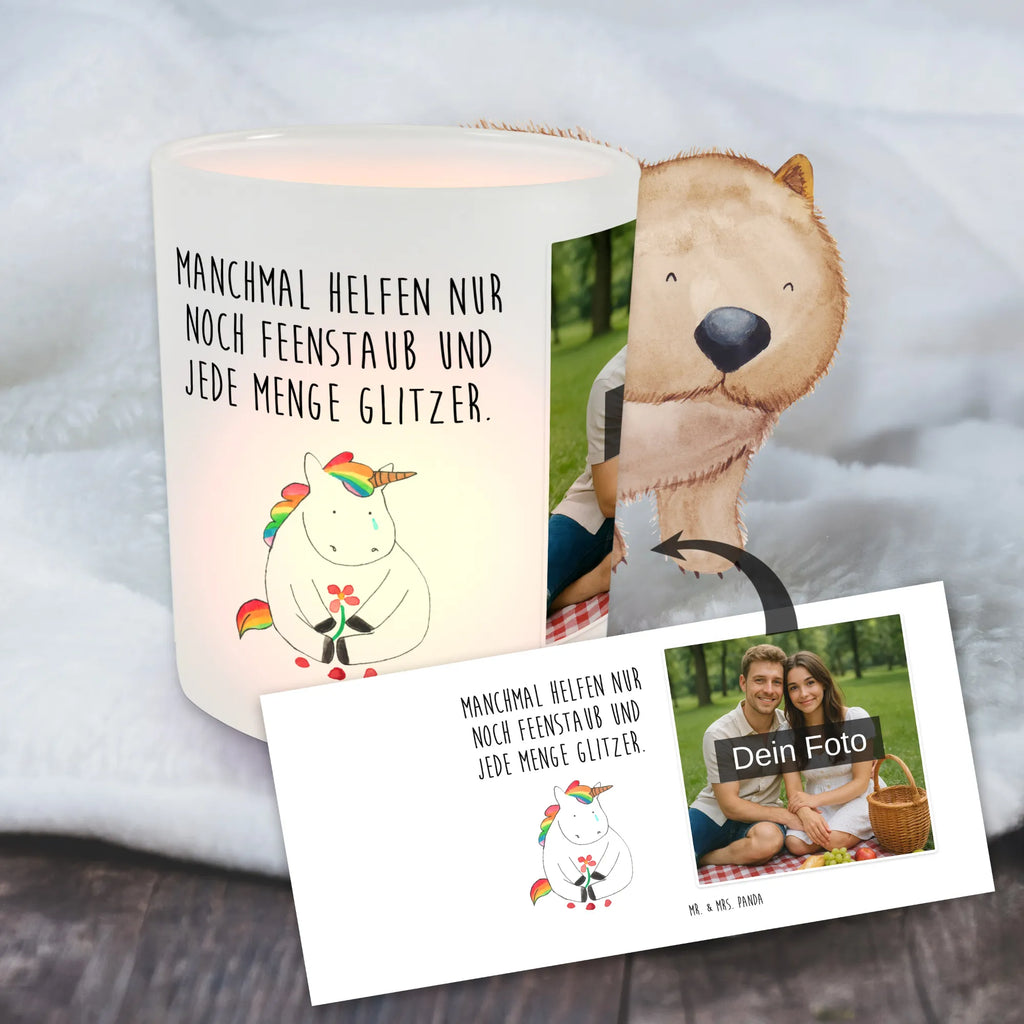 Personalisiertes Foto Windlicht Einhorn Traurig Teelicht Glas mit Foto, Windlicht Terrasse, Teelichthalter mit Wunschfoto, Windlicht Wohnzimmer, Teelichthalter für draußen selber gestalten, Windlicht Nachhaltig, Windlicht Skandinavisch, Windlicht Balkon, Windlicht Draußen selber gestalten, Windlicht Kerzenhalter, Windlicht Boho, Windlicht Garten mit Foto, Windlicht Dekoration mit Foto, Windlicht Handgemacht, Windlicht Für Draußen, Windlicht Romantisch, Teelichthalter mit Foto, Windlicht Modern, Windlicht Groß, Windlicht Geschenk, Windlicht Klein, Windlicht Laterne, Windlichter mit Foto, Foto Teelichthalter, Windlicht Design, Windlicht Glas mit Wunschfoto, Windlicht mit Foto, Teelichthalter Outdoor mit Foto, Windlicht Outdoor, Windlicht Vintage mit Foto, Einhorn, Einhörner, Einhorn Deko, Unicorn, Trösten. Freundschaft, Glitzer, Freunde, Blume, Liebe, Grußkarte, Trauer