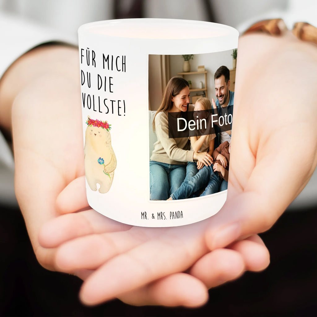 Personalisiertes Foto Windlicht Bären mit Blumenkranz Windlicht Handgemacht, Teelichthalter mit Foto, Teelichthalter mit Wunschfoto, Windlicht Garten mit Foto, Windlicht Design, Windlicht Klein, Windlicht Romantisch, Windlicht Groß, Windlicht Für Draußen, Windlicht Outdoor, Windlicht Kerzenhalter, Teelicht Glas mit Foto, Windlicht Modern, Windlicht Dekoration mit Foto, Windlicht Boho, Foto Teelichthalter, Windlicht mit Foto, Windlicht Draußen selber gestalten, Teelichthalter Outdoor mit Foto, Teelichthalter für draußen selber gestalten, Windlicht Terrasse, Windlicht Nachhaltig, Windlicht Glas mit Wunschfoto, Windlicht Geschenk, Windlichter mit Foto, Windlicht Balkon, Windlicht Skandinavisch, Windlicht Vintage mit Foto, Windlicht Laterne, Windlicht Wohnzimmer, Familie, Vatertag, Muttertag, Bruder, Schwester, Mama, Papa, Oma, Opa, Lieblingsmensch, Mutter, Mutti, Vorbild, Family, Mami, Kinder, Geschenk Mama. Muttertag, Töchter, weltbeste Mama, Bär, Tochter, beste Mutter, Bären, Lieblingsmama, Kind