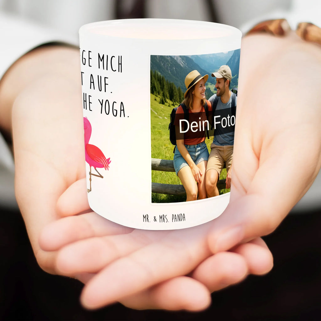 Personalisiertes Foto Windlicht Flamingo Yoga Windlicht Vintage mit Foto, Windlicht Design, Windlicht Boho, Teelicht Glas mit Foto, Windlichter mit Foto, Teelichthalter mit Foto, Teelichthalter für draußen selber gestalten, Windlicht Draußen selber gestalten, Windlicht mit Foto, Windlicht Garten mit Foto, Windlicht Nachhaltig, Windlicht Skandinavisch, Windlicht Glas mit Wunschfoto, Windlicht Für Draußen, Teelichthalter Outdoor mit Foto, Windlicht Laterne, Windlicht Kerzenhalter, Windlicht Geschenk, Windlicht Klein, Windlicht Handgemacht, Windlicht Groß, Teelichthalter mit Wunschfoto, Windlicht Romantisch, Foto Teelichthalter, Windlicht Outdoor, Windlicht Modern, Windlicht Wohnzimmer, Windlicht Terrasse, Windlicht Balkon, Windlicht Dekoration mit Foto, Flamingo, Tiefenentspannung, Namaste, Ärger, Achtsamkeit, Vogel, Yoga-Übung, Aufregen, Entspannung, Yoga