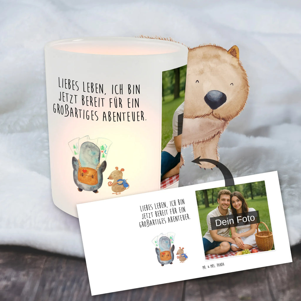 Personalisiertes Foto Windlicht Pinguin & Maus Wanderer Windlicht Glas mit Wunschfoto, Windlichter mit Foto, Windlicht Wohnzimmer, Teelichthalter für draußen selber gestalten, Foto Teelichthalter, Windlicht Klein, Windlicht Terrasse, Teelichthalter mit Wunschfoto, Windlicht Für Draußen, Windlicht Geschenk, Windlicht mit Foto, Windlicht Skandinavisch, Windlicht Handgemacht, Teelichthalter mit Foto, Windlicht Laterne, Windlicht Nachhaltig, Windlicht Groß, Teelichthalter Outdoor mit Foto, Windlicht Outdoor, Windlicht Modern, Windlicht Balkon, Teelicht Glas mit Foto, Windlicht Romantisch, Windlicht Vintage mit Foto, Windlicht Boho, Windlicht Draußen selber gestalten, Windlicht Garten mit Foto, Windlicht Dekoration mit Foto, Windlicht Kerzenhalter, Windlicht Design, Pinguin, Roadtrip, Abenteuer, Wanderlust, Ausflug, Pinguine, wandern, Abenteurer