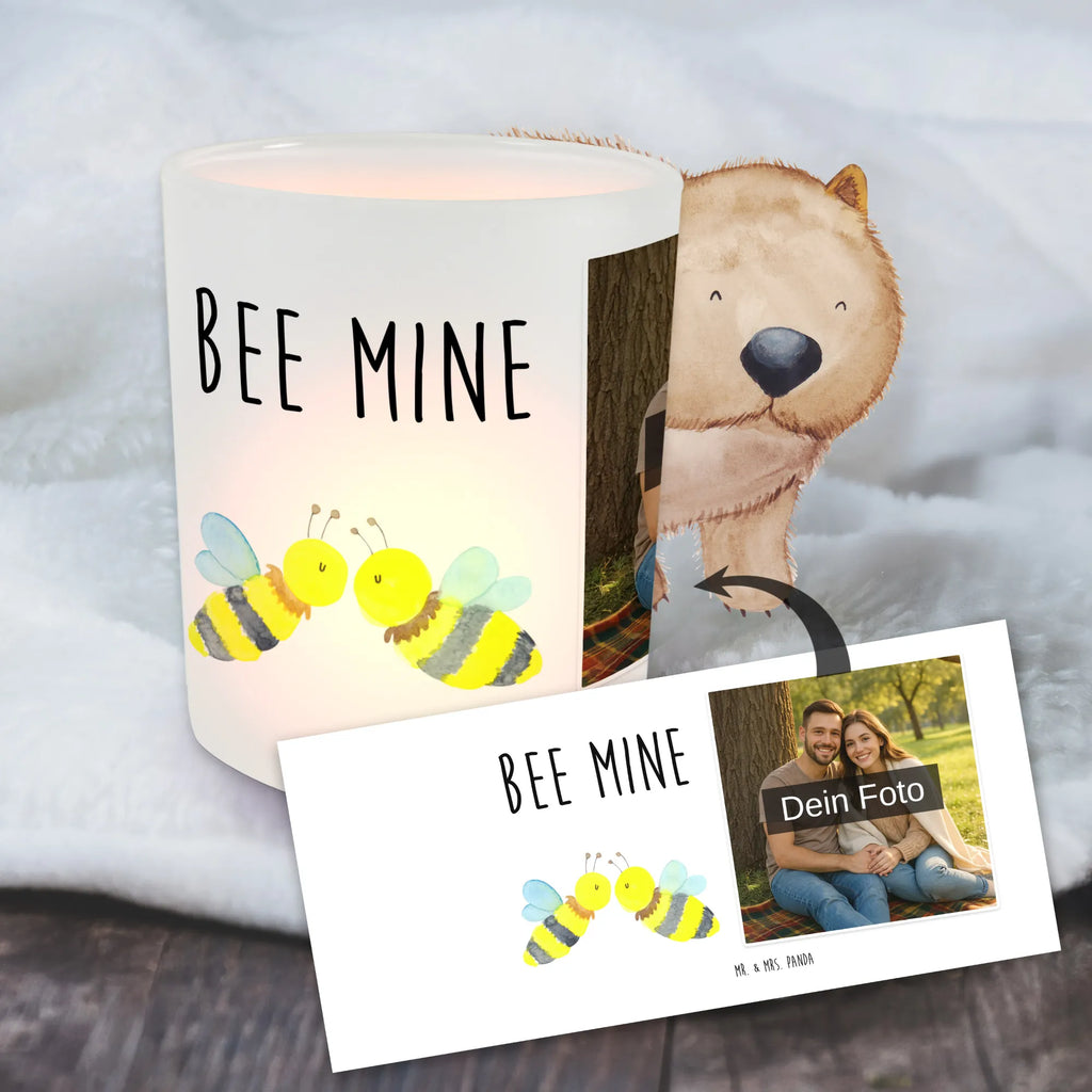 Personalisiertes Foto Windlicht Biene Liebe Windlicht mit Foto, Windlicht Wohnzimmer, Windlicht Handgemacht, Windlicht Geschenk, Teelichthalter für draußen selber gestalten, Windlicht Skandinavisch, Windlicht Nachhaltig, Windlicht Vintage mit Foto, Windlicht Boho, Windlicht Groß, Windlichter mit Foto, Windlicht Romantisch, Windlicht Draußen selber gestalten, Foto Teelichthalter, Windlicht Balkon, Windlicht Garten mit Foto, Teelichthalter Outdoor mit Foto, Teelichthalter mit Foto, Windlicht Kerzenhalter, Windlicht Outdoor, Teelichthalter mit Wunschfoto, Windlicht Für Draußen, Windlicht Glas mit Wunschfoto, Windlicht Klein, Windlicht Modern, Windlicht Laterne, Windlicht Terrasse, Windlicht Design, Windlicht Dekoration mit Foto, Teelicht Glas mit Foto, Biene, Wespe, Hummel