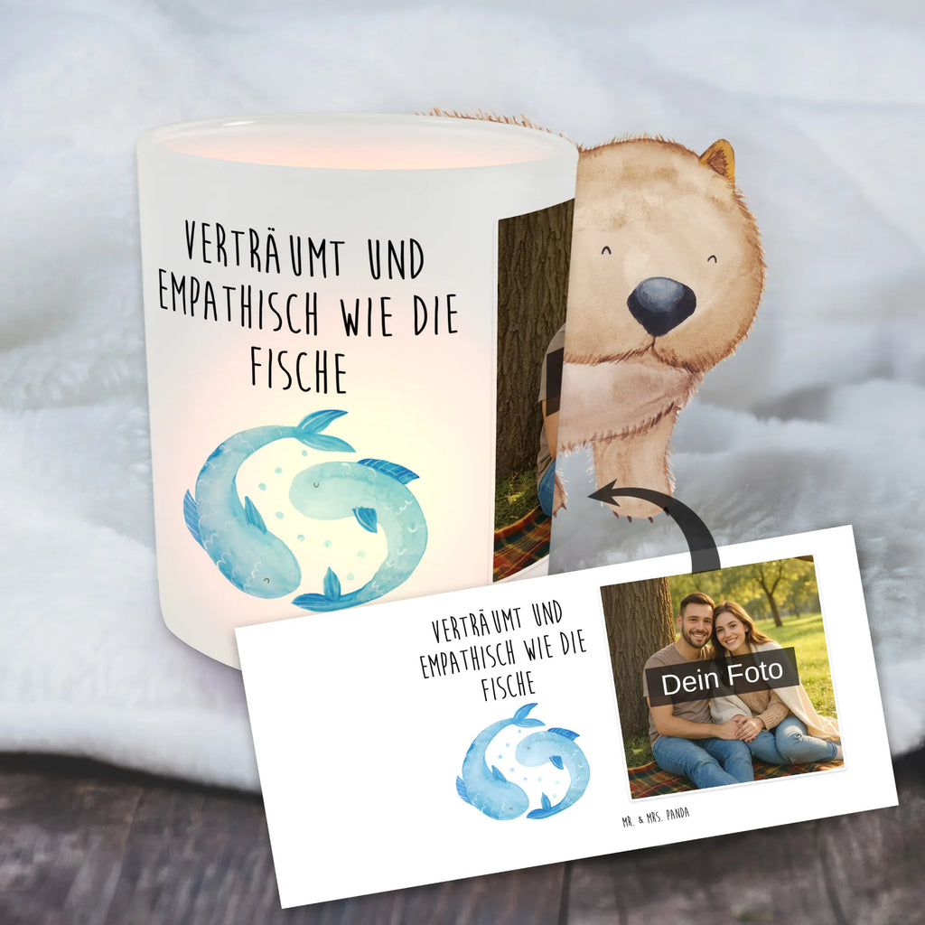Personalisiertes Foto Windlicht Sternzeichen Fische Windlicht Boho, Windlicht Für Draußen, Teelicht Glas mit Foto, Windlicht Groß, Windlicht Glas mit Wunschfoto, Teelichthalter für draußen selber gestalten, Windlichter mit Foto, Windlicht Nachhaltig, Teelichthalter mit Foto, Windlicht Handgemacht, Windlicht Wohnzimmer, Windlicht Garten mit Foto, Windlicht mit Foto, Windlicht Balkon, Windlicht Skandinavisch, Windlicht Design, Windlicht Outdoor, Windlicht Kerzenhalter, Windlicht Terrasse, Windlicht Geschenk, Windlicht Klein, Windlicht Modern, Teelichthalter Outdoor mit Foto, Windlicht Draußen selber gestalten, Windlicht Laterne, Windlicht Dekoration mit Foto, Windlicht Vintage mit Foto, Windlicht Romantisch, Teelichthalter mit Wunschfoto, Foto Teelichthalter, Tierkreiszeichen, Sternzeichen, Horoskop, Astrologie, Aszendent, Fische Sternzeichen, Geschenk März, Fische Geschenk, Geschenk Februar, Fisch, Fische Sternbild, Geburtstag Februar, Geburtstag März