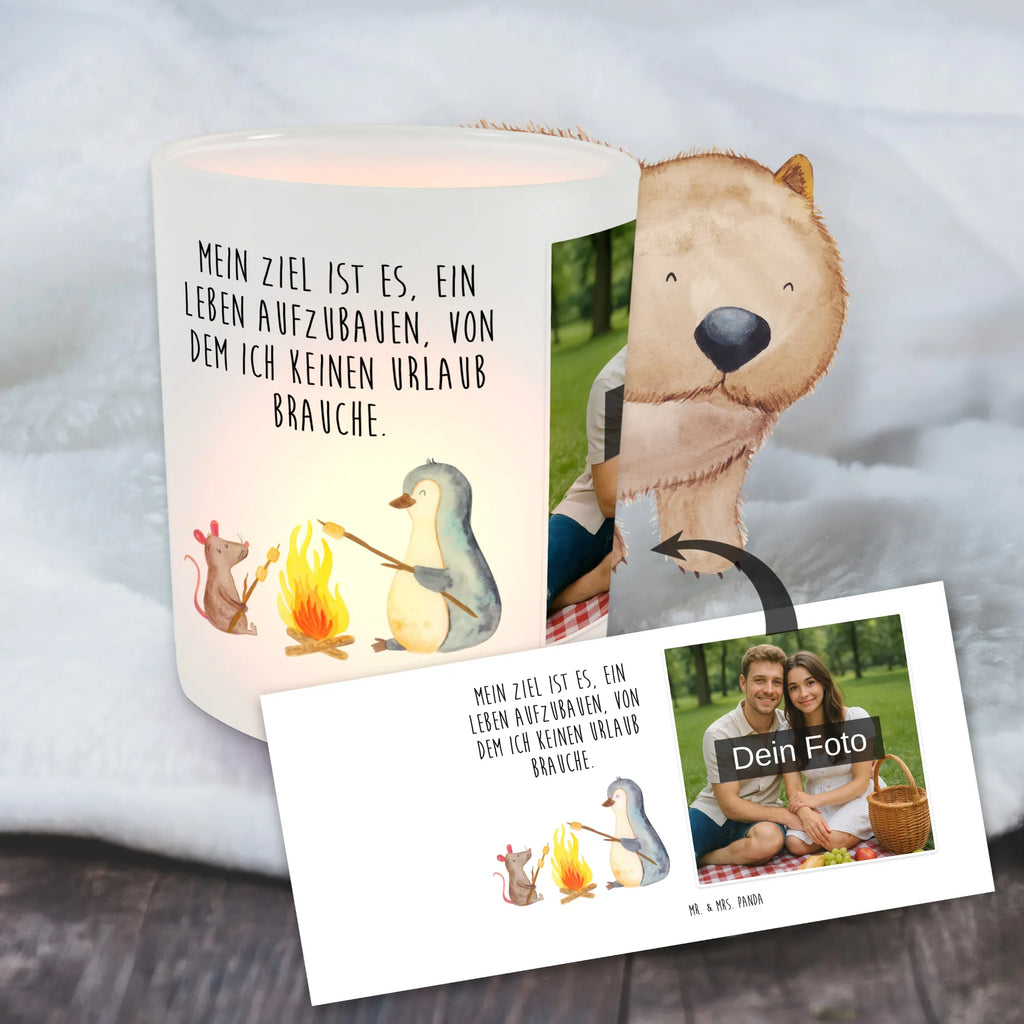 Personalisiertes Foto Windlicht Pinguin Lagerfeuer Windlicht mit Foto, Windlichter mit Foto, Windlicht Glas mit Wunschfoto, Windlicht Vintage mit Foto, Windlicht Draußen selber gestalten, Windlicht Garten mit Foto, Windlicht Dekoration mit Foto, Windlicht Modern, Windlicht Design, Windlicht Kerzenhalter, Windlicht Groß, Windlicht Klein, Windlicht Für Draußen, Windlicht Laterne, Windlicht Romantisch, Windlicht Skandinavisch, Windlicht Boho, Windlicht Handgemacht, Windlicht Nachhaltig, Windlicht Geschenk, Windlicht Wohnzimmer, Windlicht Balkon, Windlicht Terrasse, Windlicht Outdoor, Teelichthalter mit Foto, Teelicht Glas mit Foto, Teelichthalter Outdoor mit Foto, Teelichthalter für draußen selber gestalten, Teelichthalter mit Wunschfoto, Foto Teelichthalter, Pinguin, Maus, Pinguine, Lagerfeuer, Leben, Arbeit, Job, Motivation, Büro, Büroalltag, Lebensspruch, Lebensmotivation, Neustart, Liebe, grillen, Feuer, Marshmallows