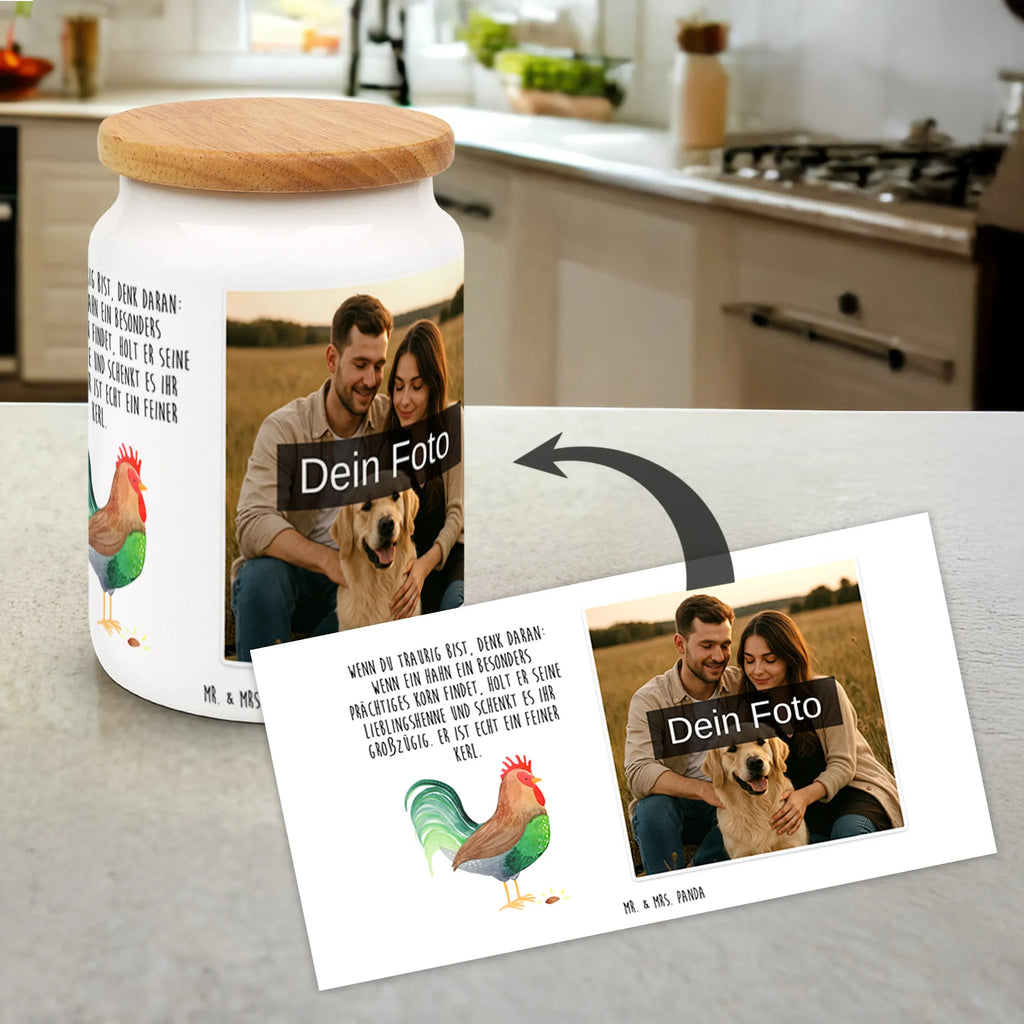 Personalisierte Foto Vorratsdose Hahn Korn Vorratsdose Mit Foto, Frischhaltedose Mit Eigenem Foto, Vorratsbehälter Mit Foto, Vorratsdose Bedrucken Lassen, Aufbewahrungsdose Mit Foto, Vorratsglas Mit Foto, Vorratsdose Mit Wunschfoto, Vorratsdose Mit Haustierfoto, Vorratsdose Als Geschenk Mit Foto, Vorratsdose Mit Bild Und Namen, Vorratsdose Mit Eigenem Foto, Foto Vorratsdose, Vorratsdose Personalisiert Mit Foto, Werbeschenk mit Logo, Werbeschenk mit Bild, Individuelle Vorratsdose Mit Bild, Küchenbox Mit Bild, Vorratsdose Selbst Gestalten Mit Foto, Personalisierte Vorratsdose Mit Bild, Vorratsdose Mit Kinderfoto, Vorratsdose Mit Eigenem Motiv, Vorratsdose Mit Fotodruck, Vorratsdose Mit Familienfoto, Aufbewahrungsdose Mit Bild, Vorratsdose Mit Foto Und Text, Vorratsdose Mit Bild, Bauernhof, Hoftiere, Landwirt, Landwirtin, Eier, Natur, Henne, Korn, Hahn