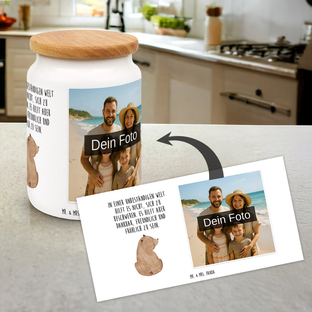 Personalisierte Foto Vorratsdose Bär Schulterblick Vorratsdose Mit Eigenem Motiv, Vorratsglas Mit Foto, Aufbewahrungsdose Mit Bild, Aufbewahrungsdose Mit Foto, Vorratsdose Mit Familienfoto, Foto Vorratsdose, Vorratsbehälter Mit Foto, Vorratsdose Mit Foto Und Text, Vorratsdose Personalisiert Mit Foto, Vorratsdose Selbst Gestalten Mit Foto, Vorratsdose Mit Bild, Frischhaltedose Mit Eigenem Foto, Vorratsdose Mit Foto, Vorratsdose Bedrucken Lassen, Vorratsdose Mit Haustierfoto, Vorratsdose Als Geschenk Mit Foto, Vorratsdose Mit Fotodruck, Vorratsdose Mit Kinderfoto, Werbeschenk mit Logo, Küchenbox Mit Bild, Werbeschenk mit Bild, Vorratsdose Mit Eigenem Foto, Vorratsdose Mit Bild Und Namen, Personalisierte Vorratsdose Mit Bild, Vorratsdose Mit Wunschfoto, Individuelle Vorratsdose Mit Bild, Bär, Teddy, Teddybär, Weltansicht, Bären, Bärenliebe, Motivation, Selbstachtung, Weisheit